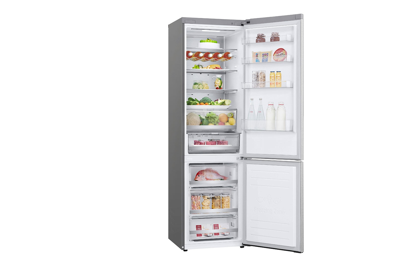 Frigorífico LG abierto, con estantes llenos de alimentos, verduras y congelador.