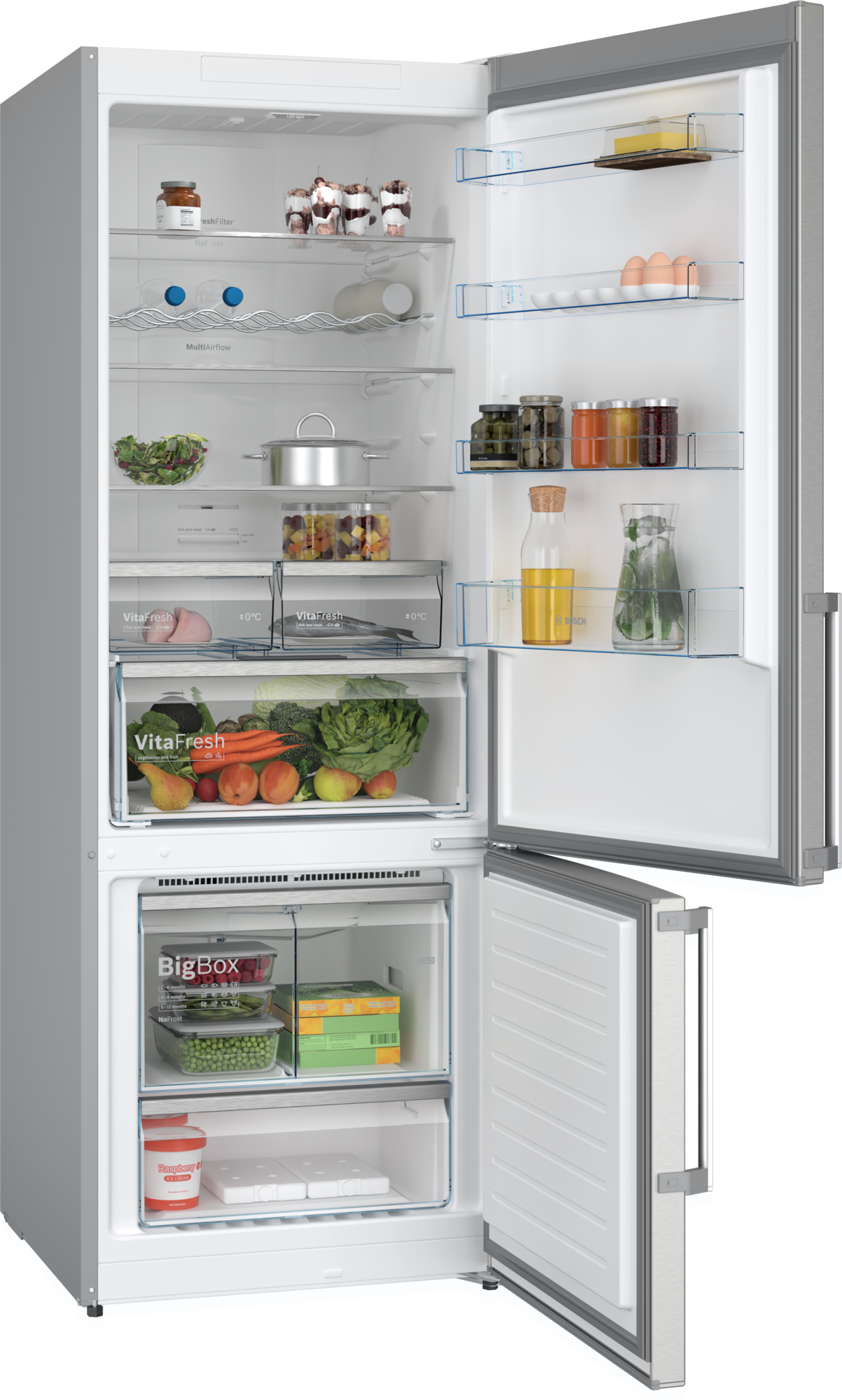 Ein Kühlschrank mit geöffneter Tür, zeigt Regale mit Lebensmitteln. Die Tür ist silber.