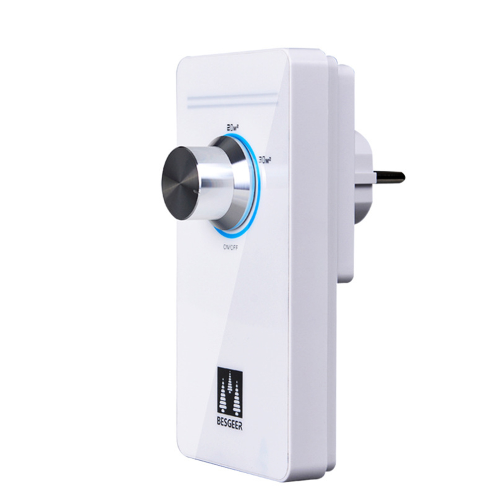 Weißes elektrisches Gerät mit Drehregler und Stecker. Es hat einen schwarzen und silbernen Knopf.