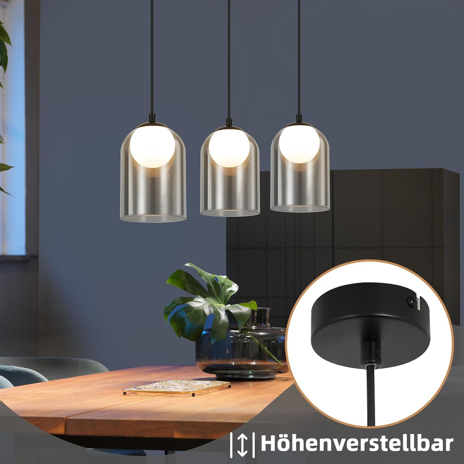 Trzy wiszące lampy z szklanymi kloszami nad drewnianym stołem.