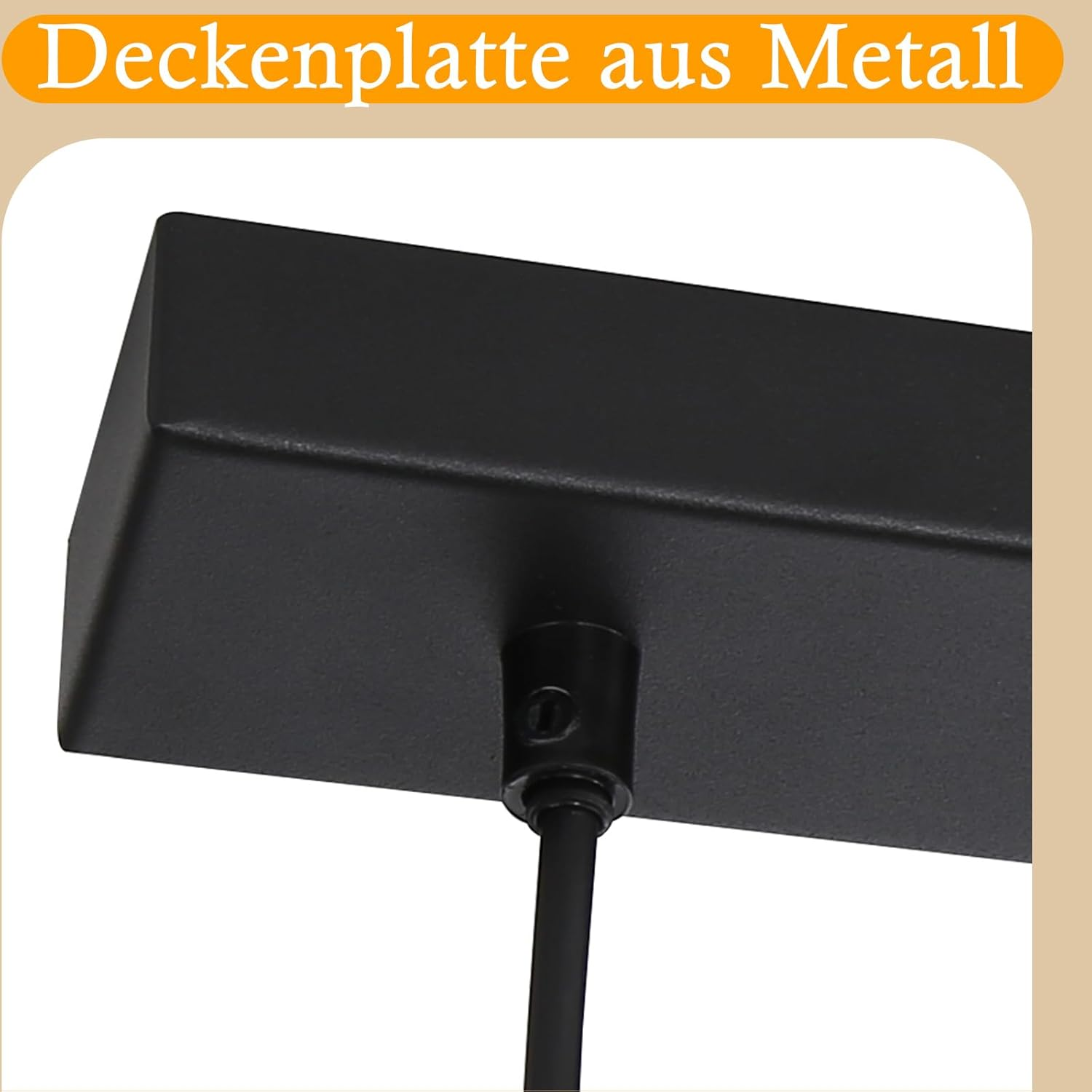 Ein schwarzer, zylindrischer Lautsprecher mit dem Aufdruck 'CALIBER'. Es hat Knöpfe und Anschlüsse an der Seite.
