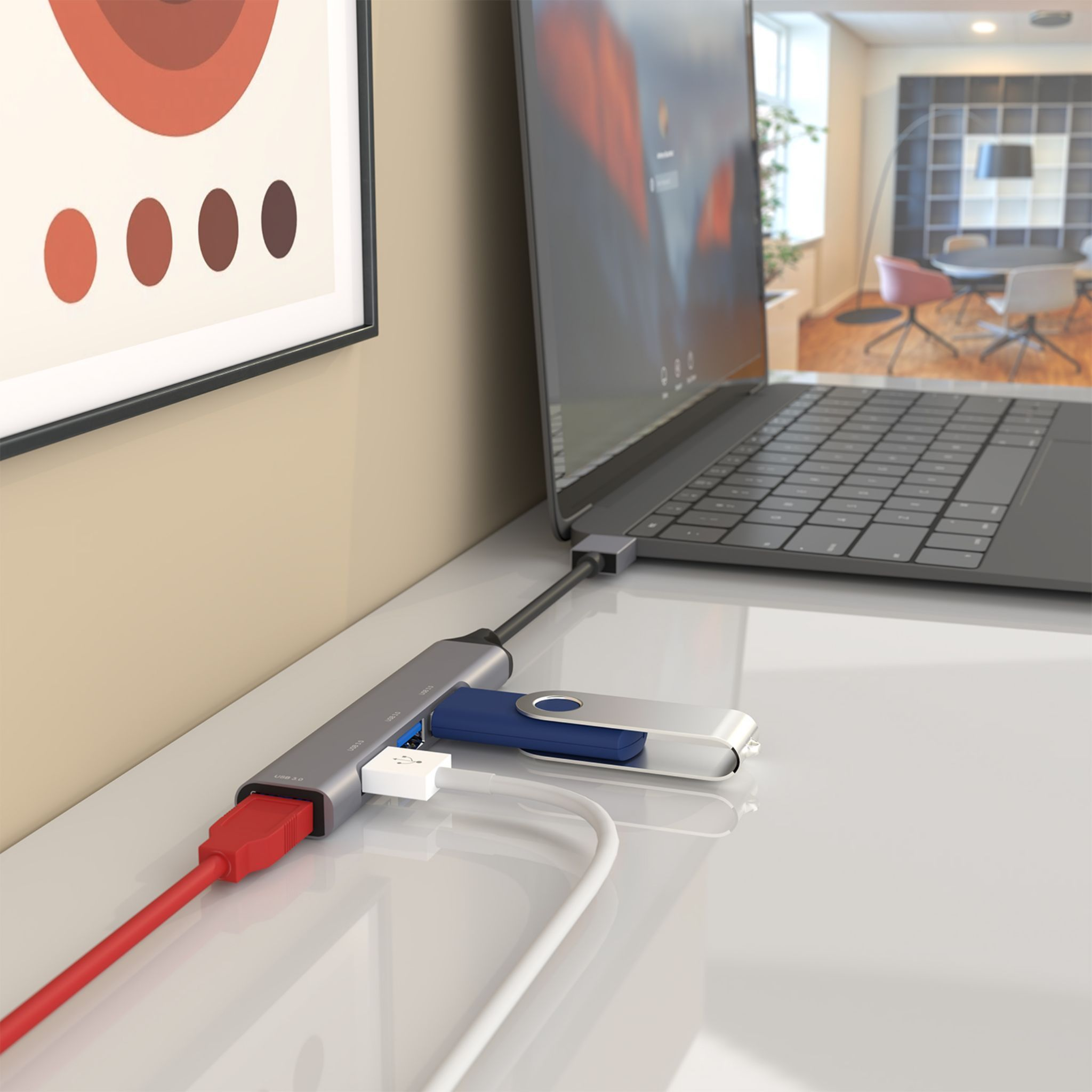 Una laptop conectada a un concentrador USB. Unidades USB y cables enchufados. La escena está sobre una superficie blanca.