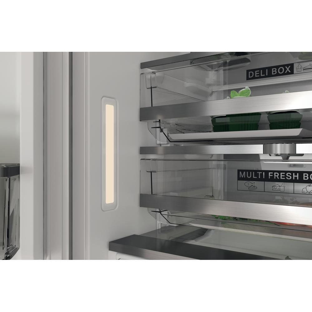 Dettaglio frigorifero. Interno con Deli Box e Multi Fresh Box.