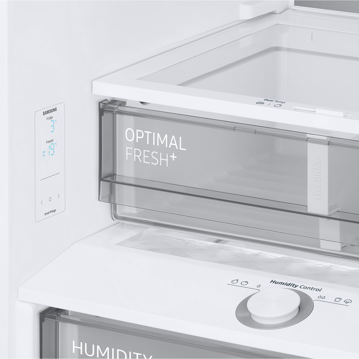 Primo piano dell'interno del frigorifero. Mostra le impostazioni 'Optimal Fresh+' e 'Humidity Control'.