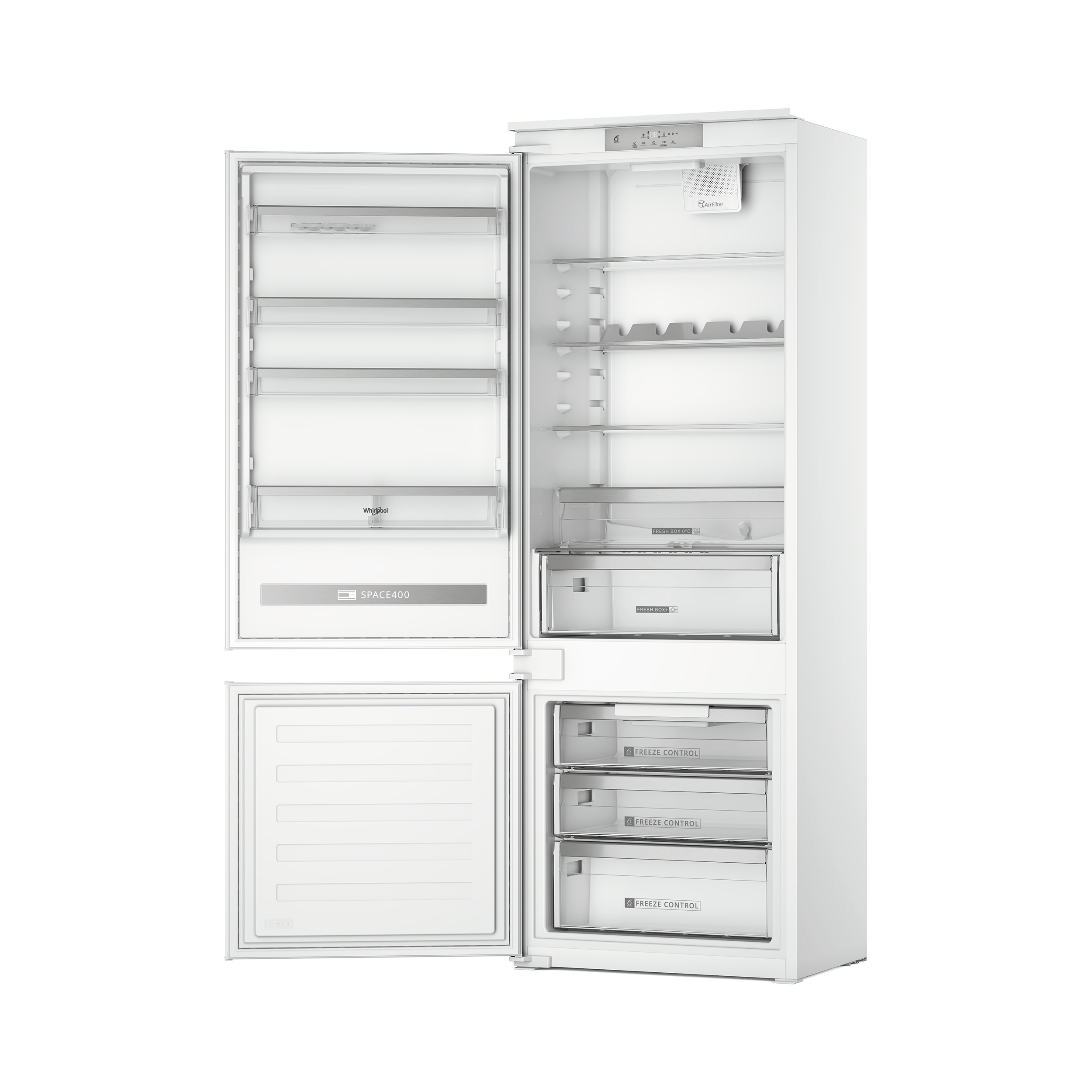 Interno frigorifero bianco con porte aperte. Sono visibili ripiani, cassetti e scomparti portaoggetti.