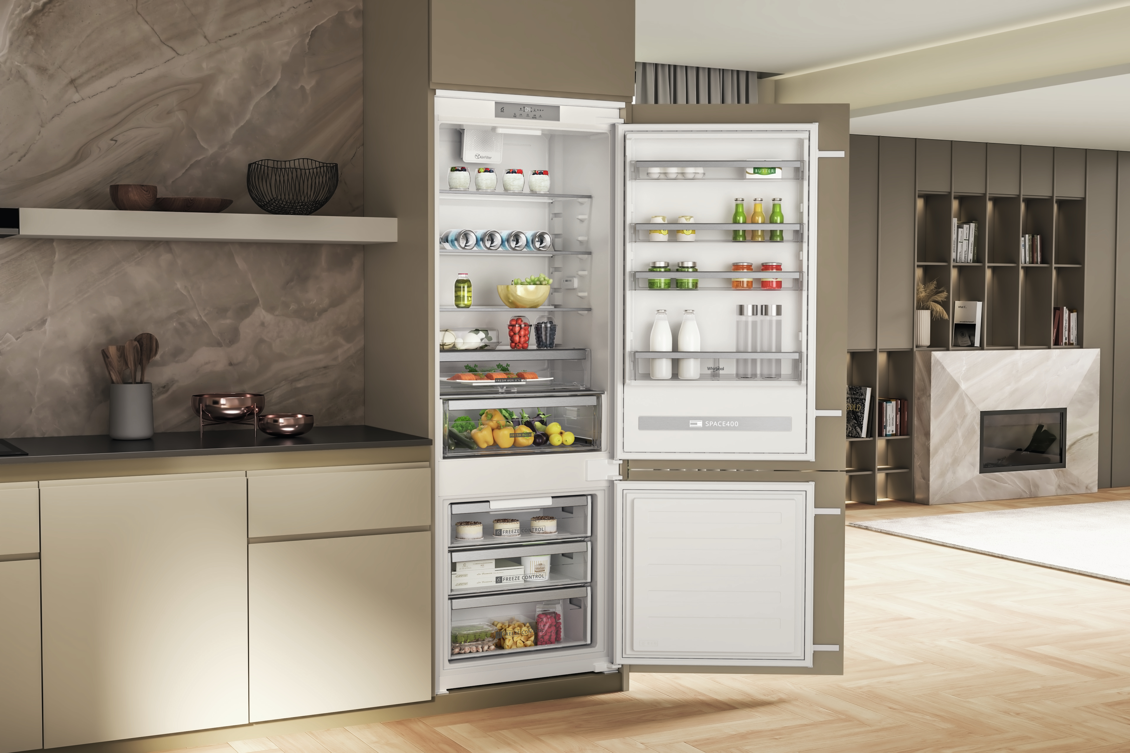 Scena di cucina con frigorifero aperto che mostra generi alimentari, ambientata in una cucina moderna.