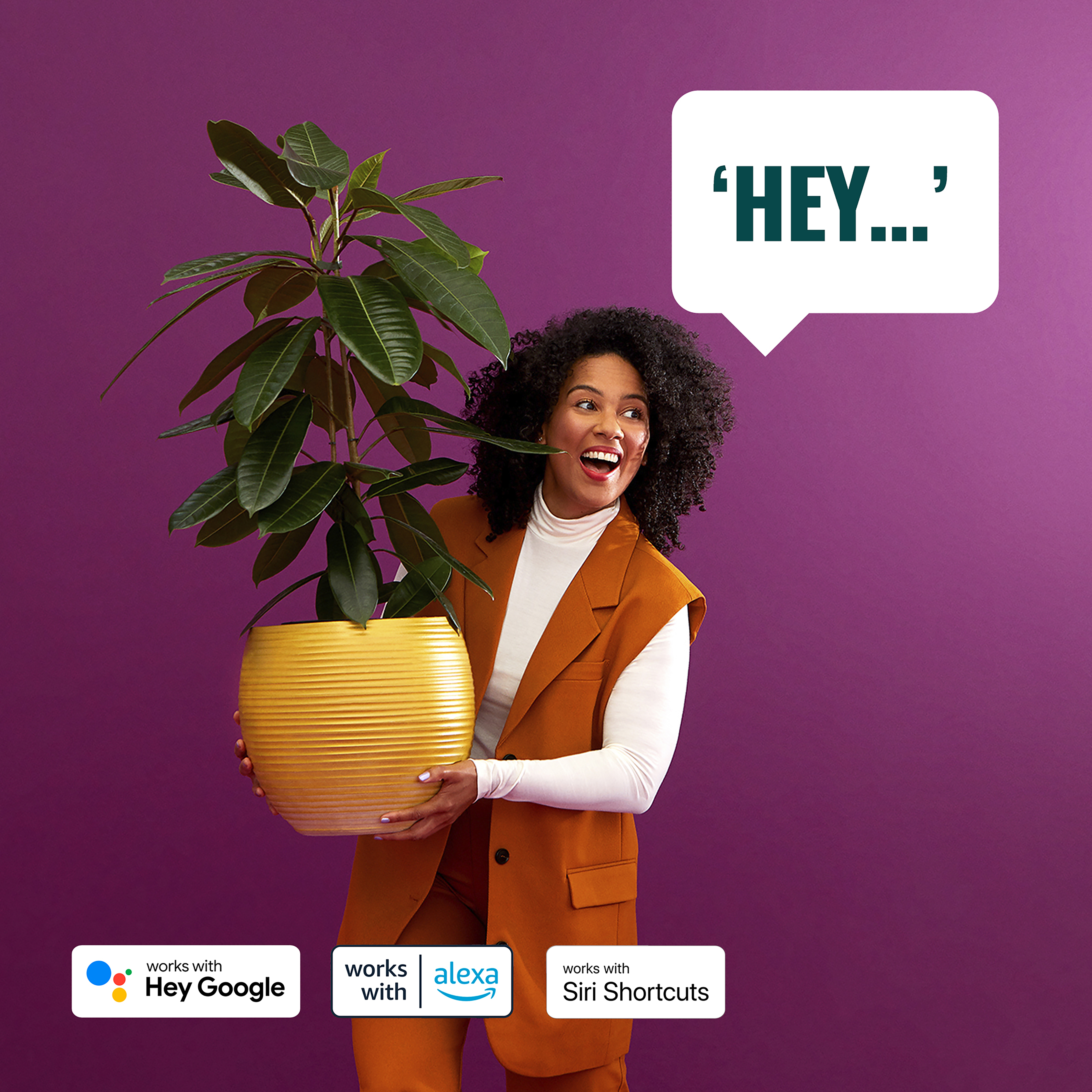 Een vrouw die een plant vasthoudt met een tekstballon met 'HEY...'