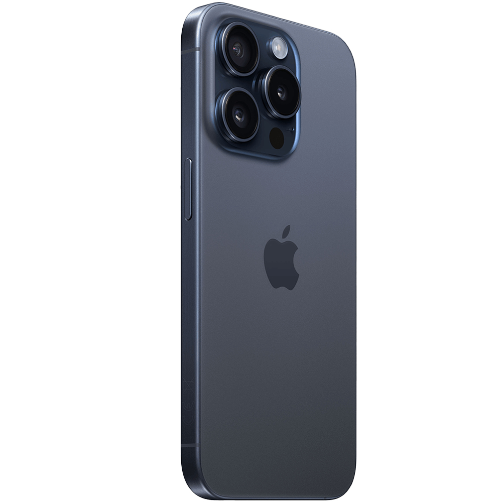 iPhone azul con tres cámaras y el logotipo de Apple en la parte trasera. Toma en ángulo.