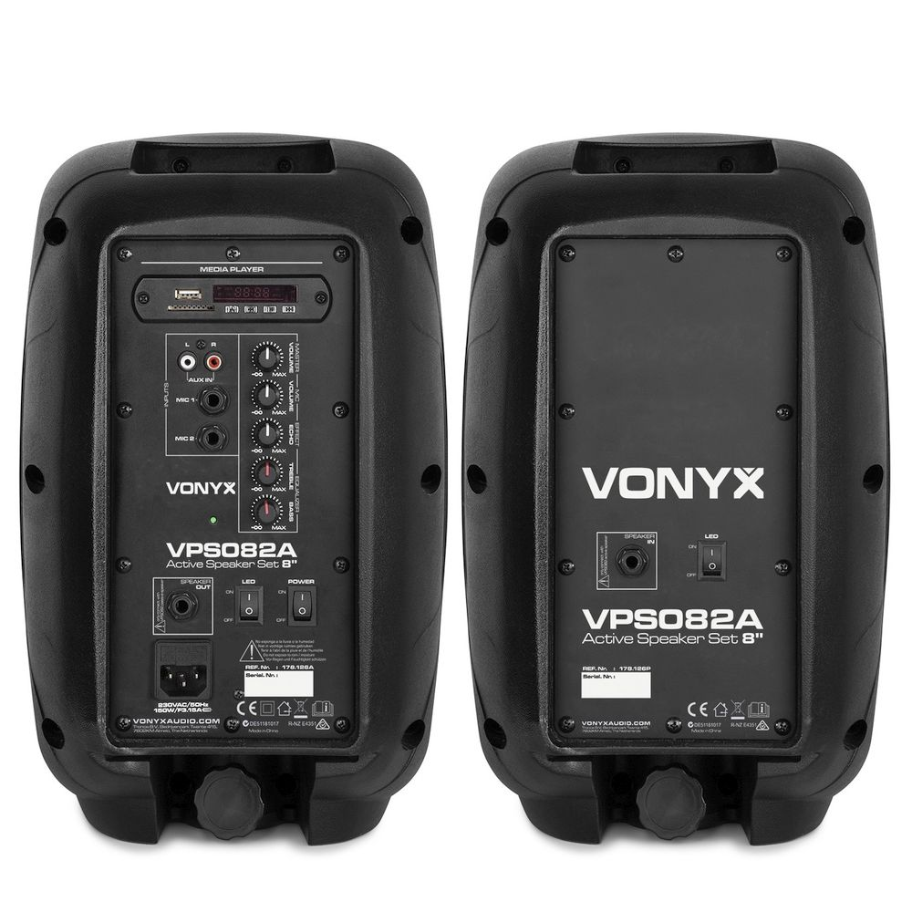 Dos lados de un altavoz negro. Los controles en la parte delantera muestran el volumen y la energía. La parte trasera tiene VONYX y otro texto.
