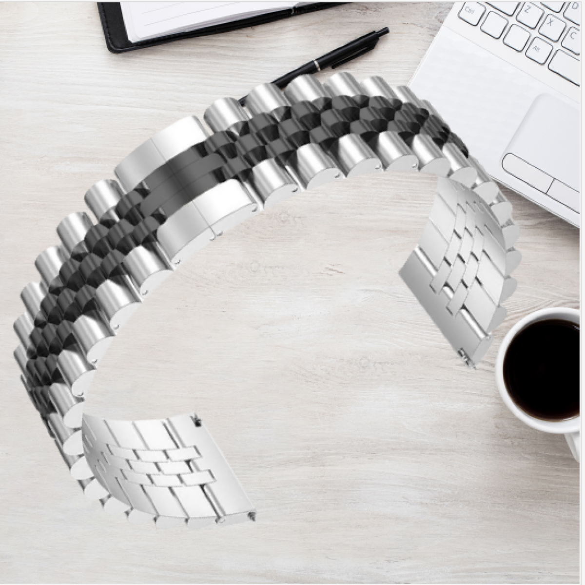 Cinturino su superficie in legno con laptop e tazza di caffè.