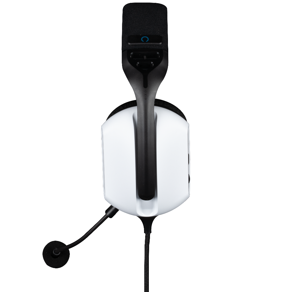 Witte en zwarte gamingheadset met microfoon en Alexa-knop, hangend tegen een zwarte achtergrond.