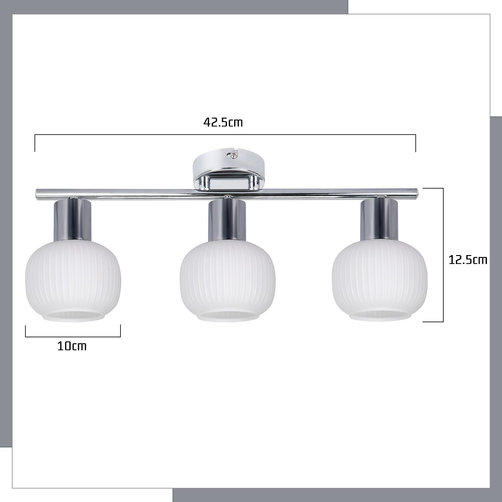 Trzypunktowa oprawa sufitowa z białymi, żebrowanymi kloszami i chromowanym wykończeniem.