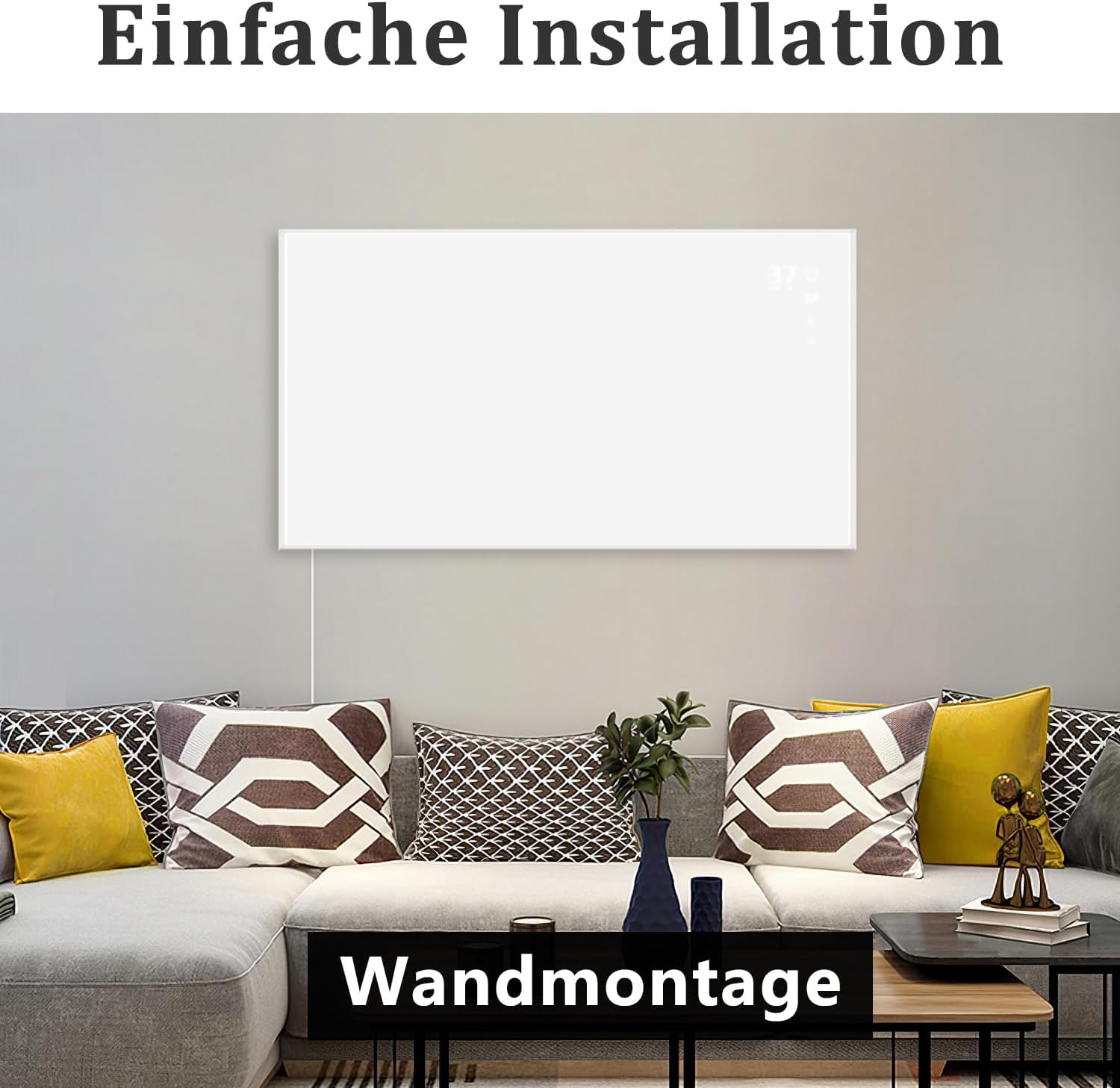 Weißer Wandheizer über einem Sofa, mit einer blauen Vase und Pflanzen.