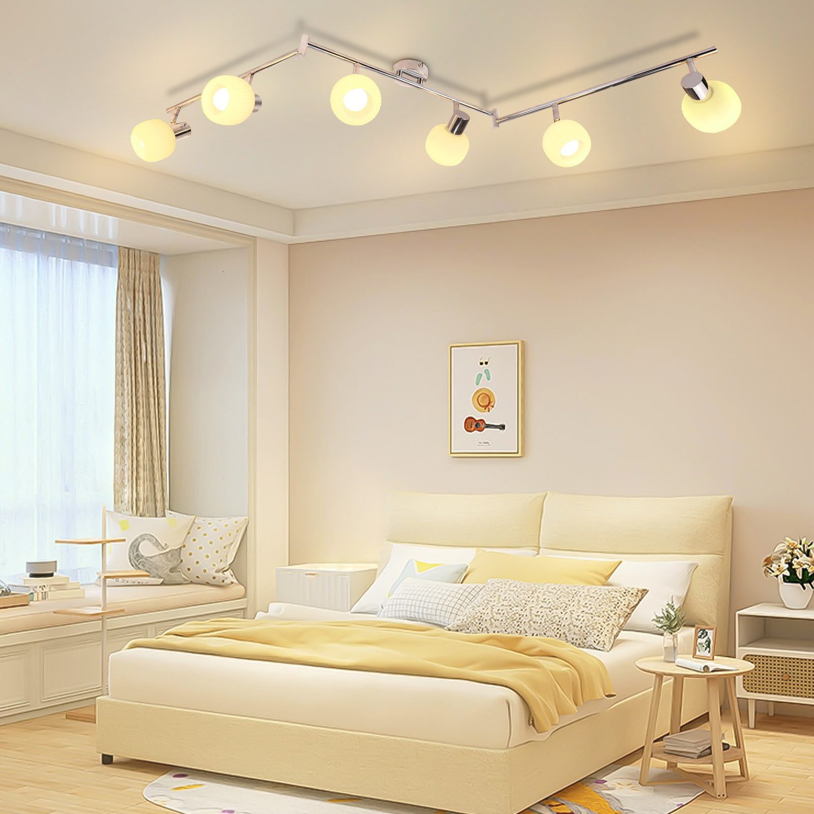 Sypialnia z oświetleniem sufitowym, łóżkiem, oknem i dekoracyjnym obrazem.