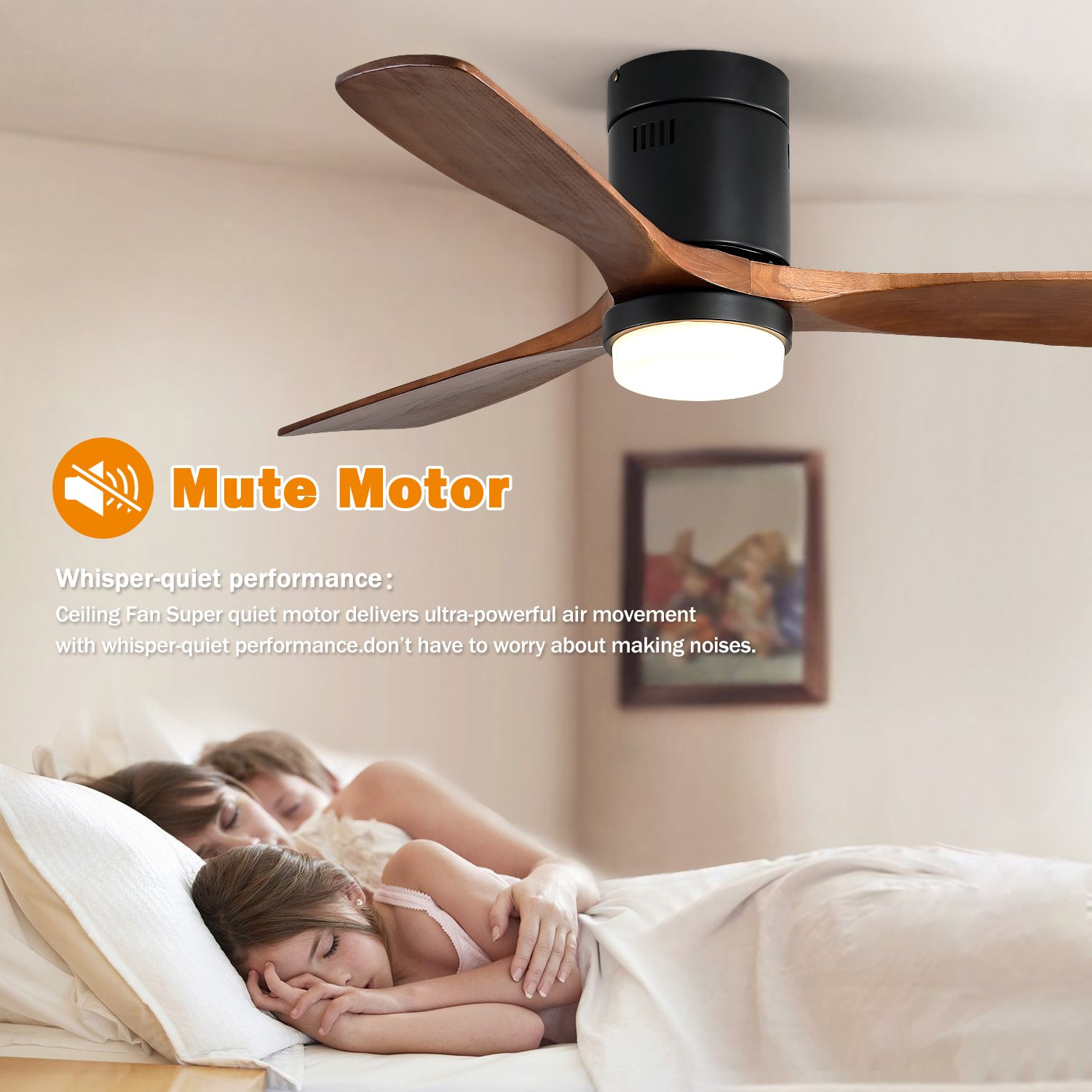 Deckenventilator mit Holzblättern und Licht, über schlafendem Paar.