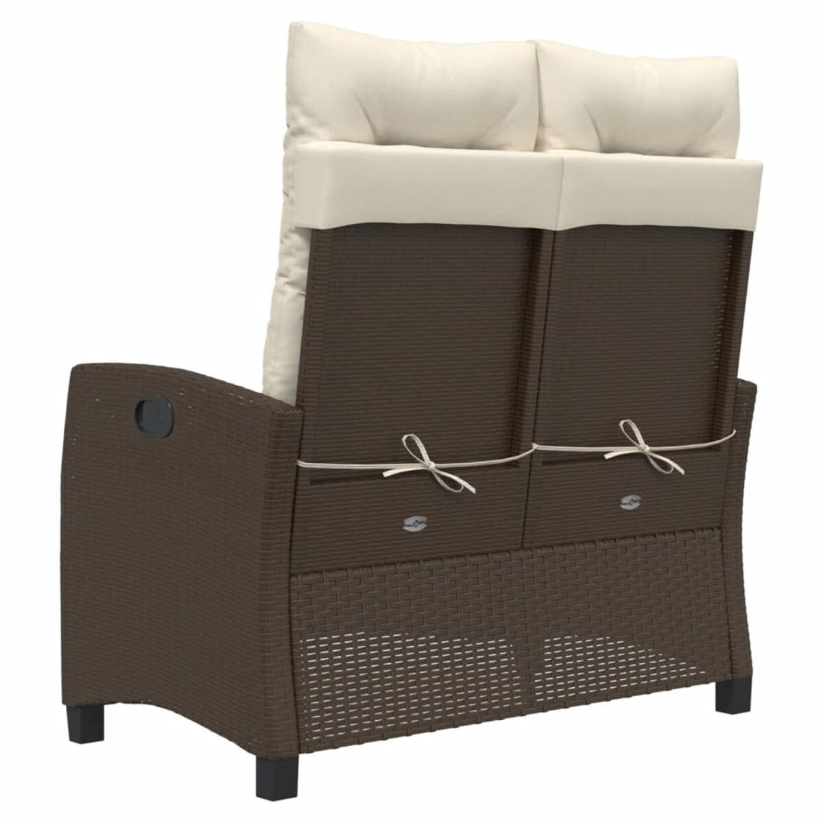 Divano da esterno in rattan marrone con cuscini beige e due cuscini. Gambe nere.