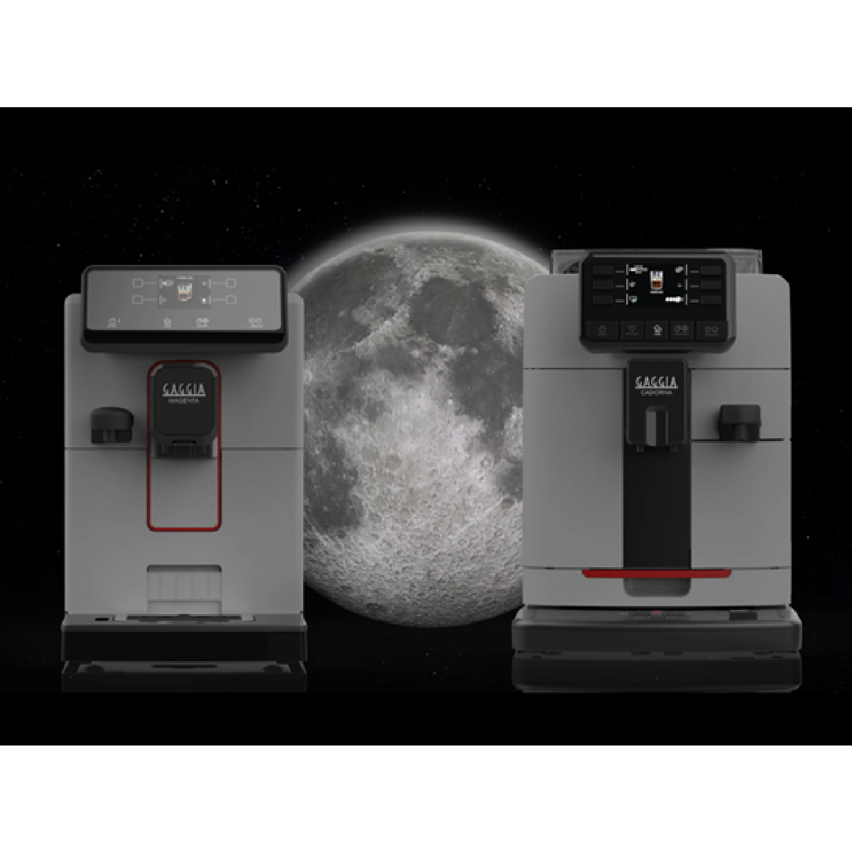 Zwei Gaggia Kaffeemaschinen, eine mit rotem Akzent, vor einem mondbeschienenen Hintergrund.