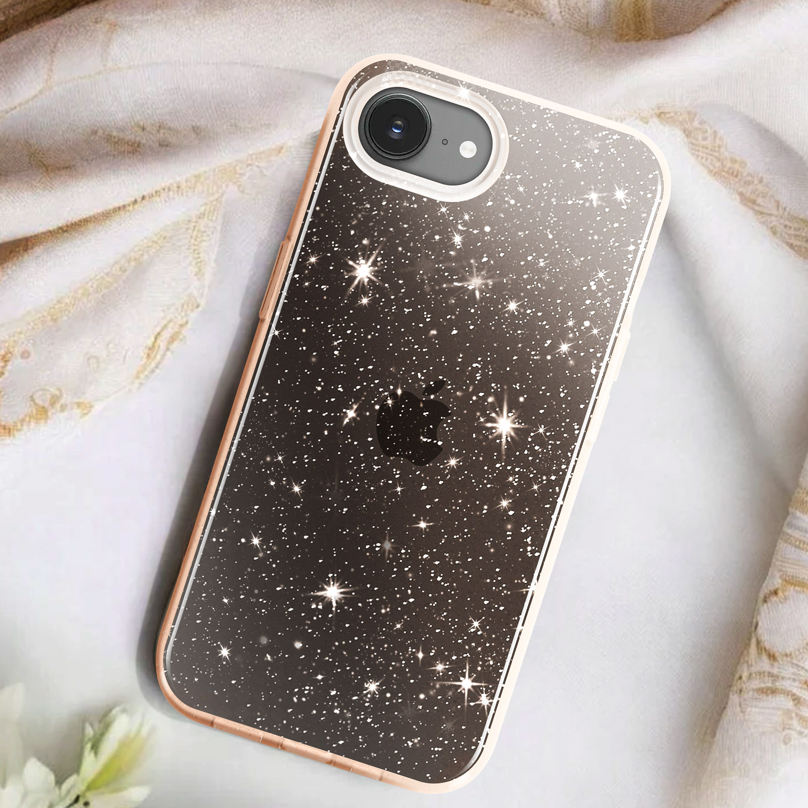 Eine Handyhülle mit Glitzereffekt. Sie hat eine goldene Farbe und ein Kameraobjektiv.