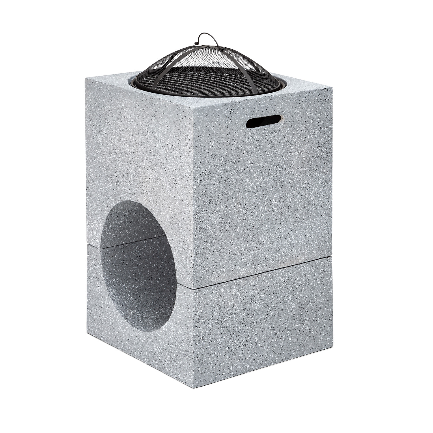 Eine Feuerstelle aus Beton mit einem Metallrost und einer kreisförmigen Öffnung, im Freien aufgestellt.