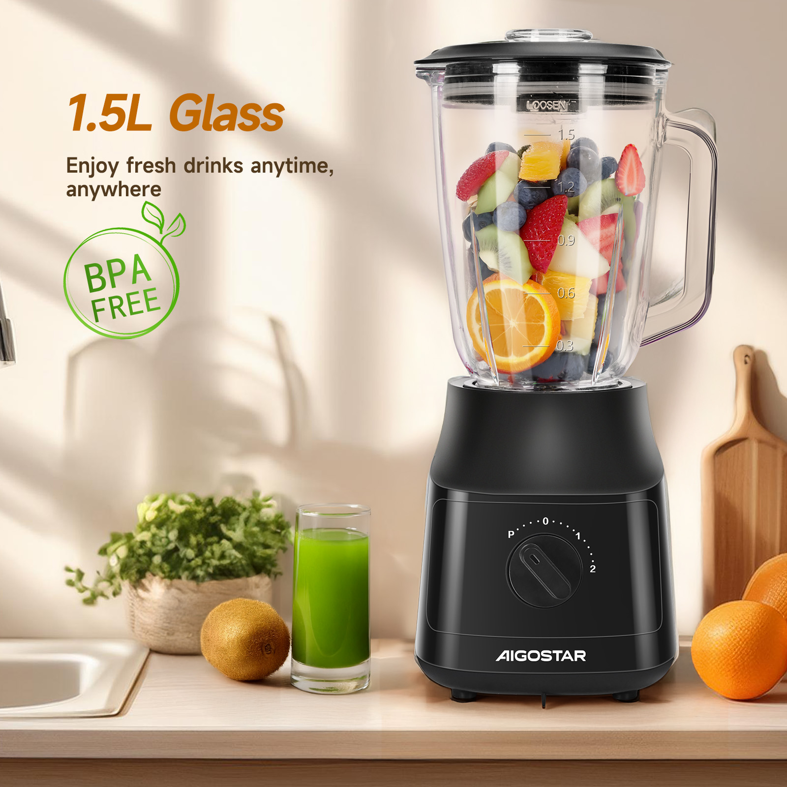 Mixer mit Früchten, Glas grüner Saft, Orangen. Text: '1.5L Glass'.