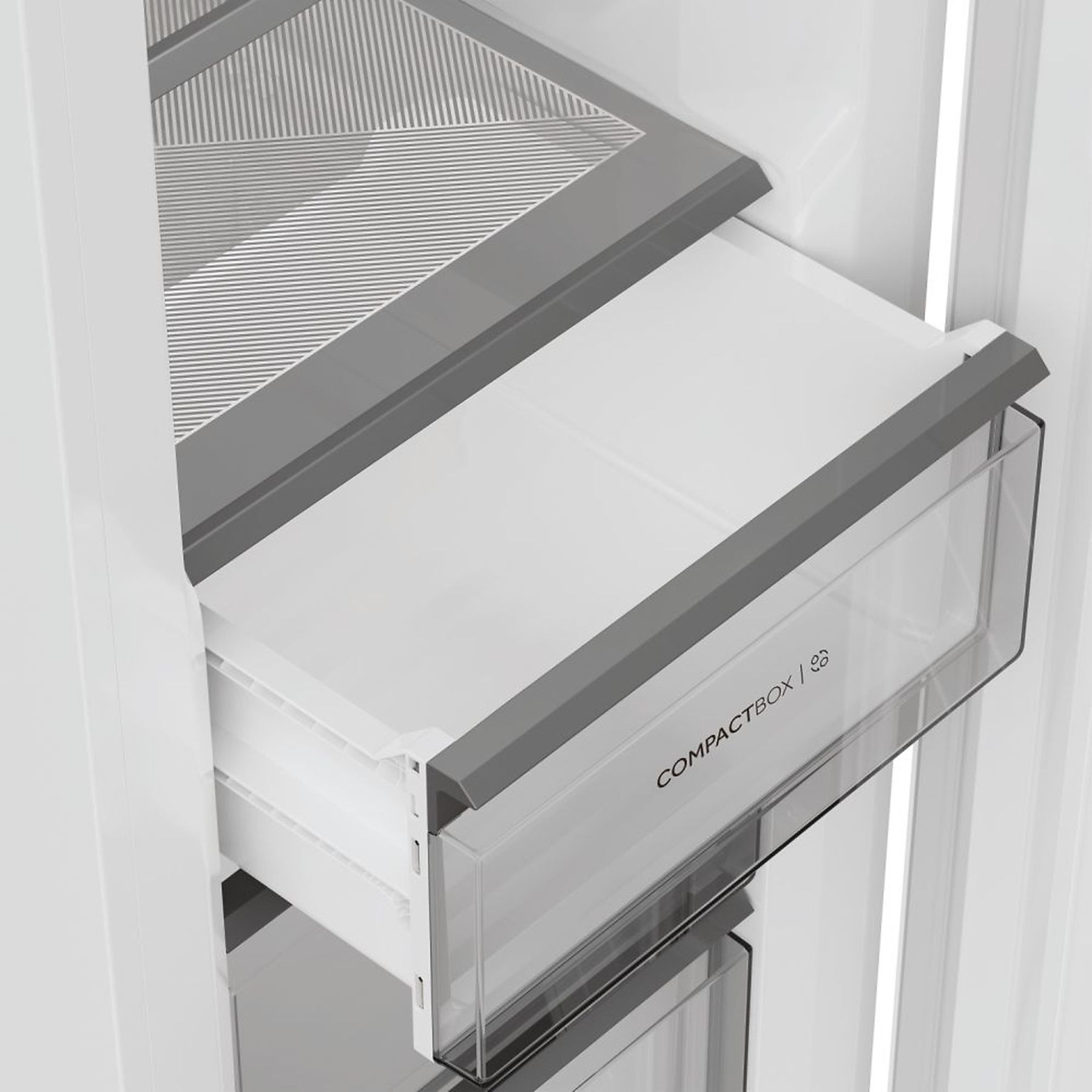 Un tiroir de réfrigérateur avec une façade transparente, montrant le contenu à l'intérieur.