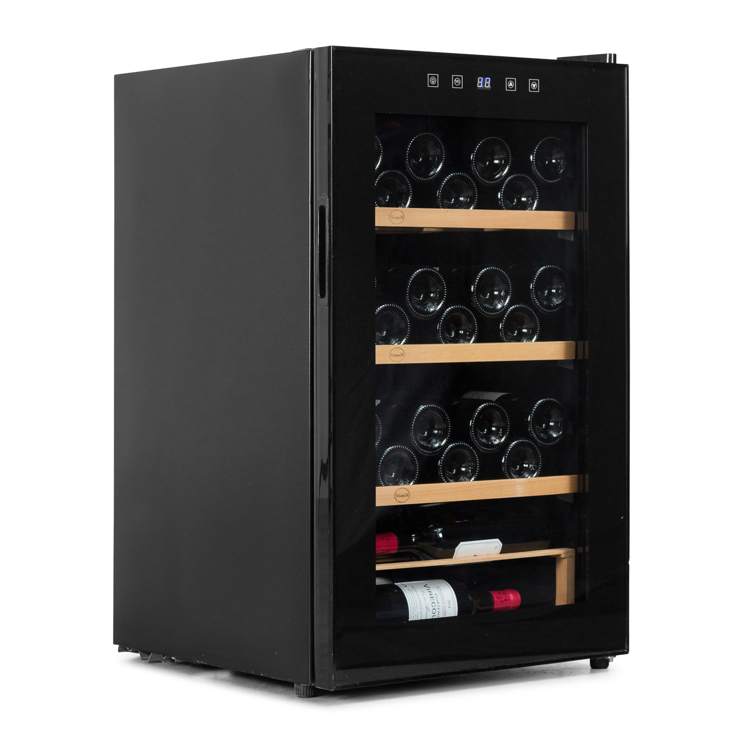 Enfriador de vino negro con puerta de cristal. Botellas de vino dentro en estantes de madera. Exterior negro.