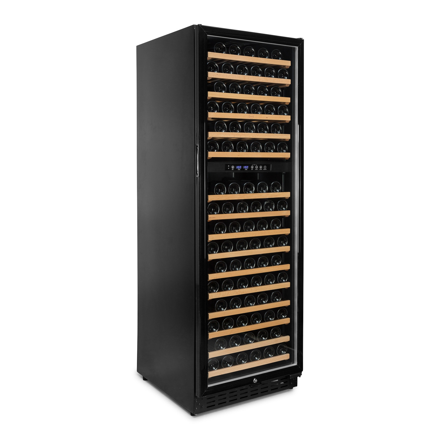 Enfriador de vino negro alto con múltiples estantes que contienen botellas de vino, puerta de vidrio.