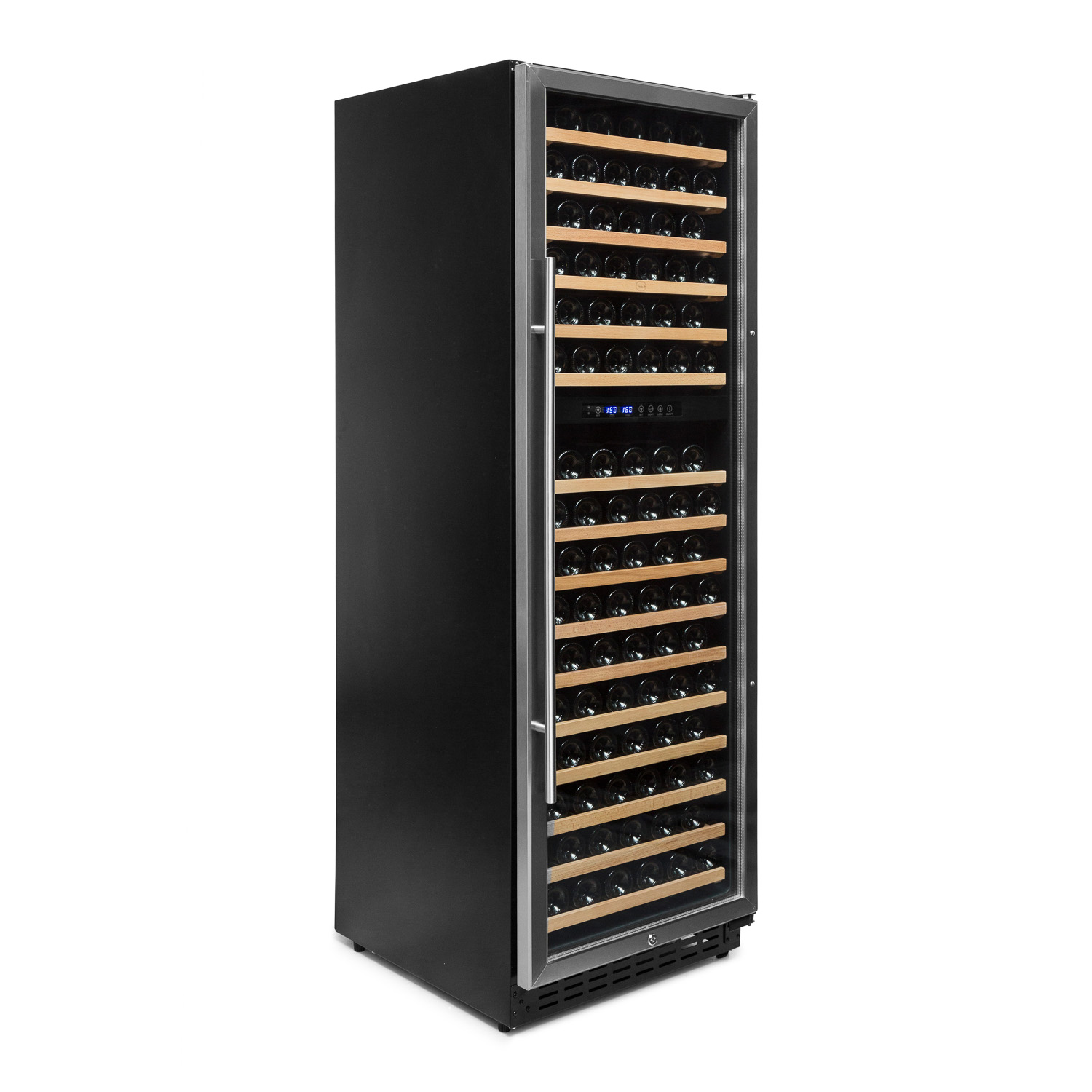 Vinoteca negra con muchas botellas de vino y puerta de cristal.