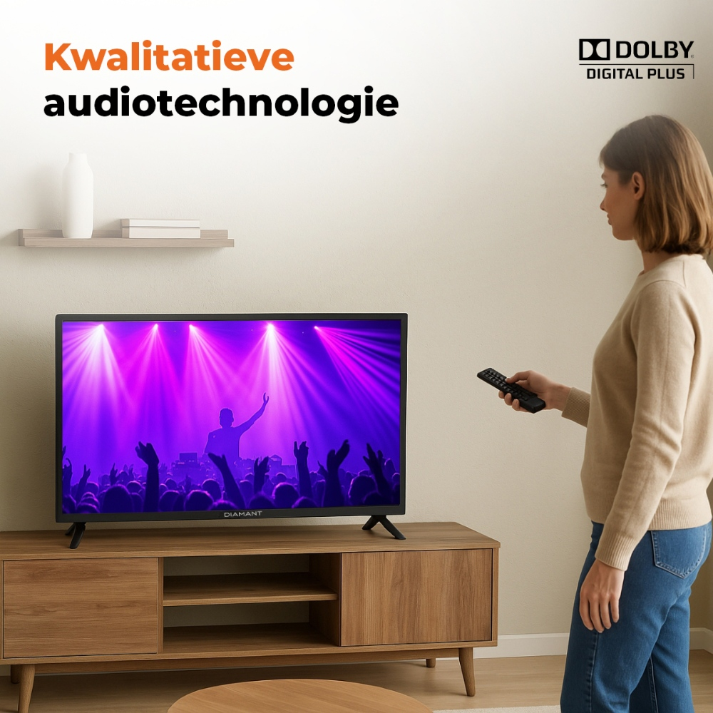 Vrouw kijkt naar een tv met een concertscène, met een houten tv-standaard en een vaas.