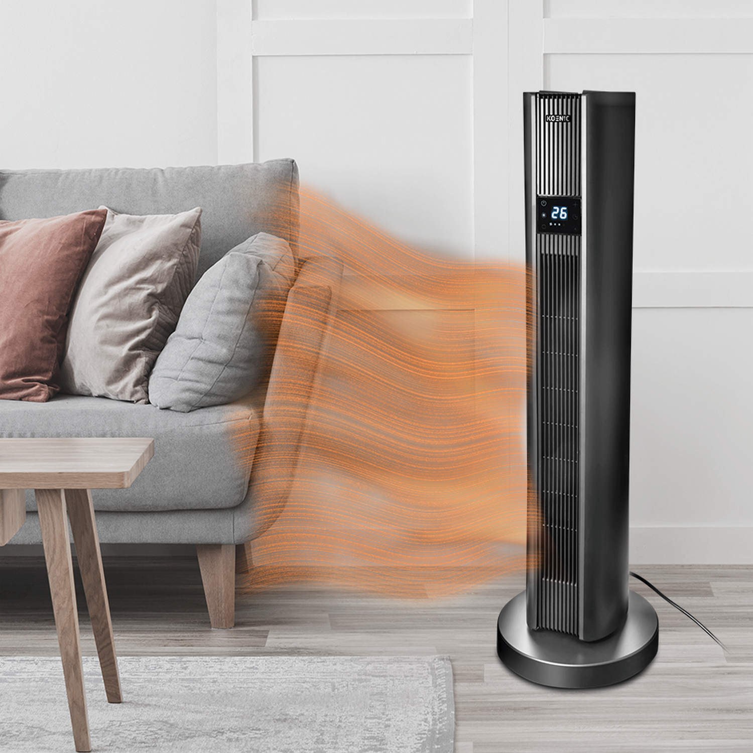 Ein moderner, hoher, schwarzer Ventilator steht in einem Raum, mit orangem Luftstrom. Ein Sofa, Kissen und ein Tisch sind ebenfalls sichtbar.
