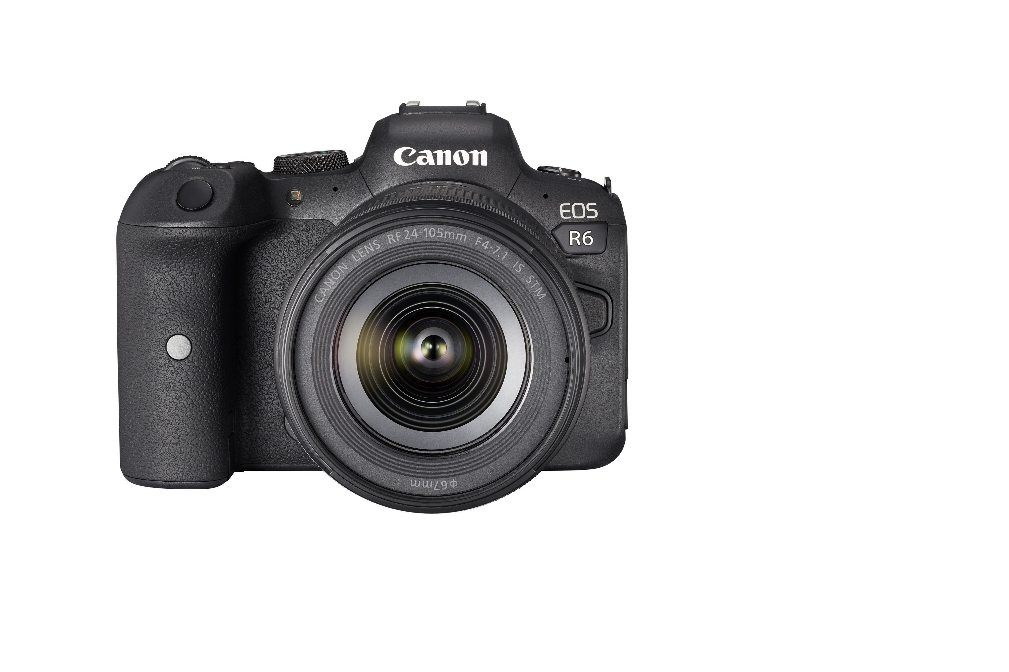 Una cámara Canon EOS R6 con una lente. La cámara es negra y tiene el logotipo de Canon.