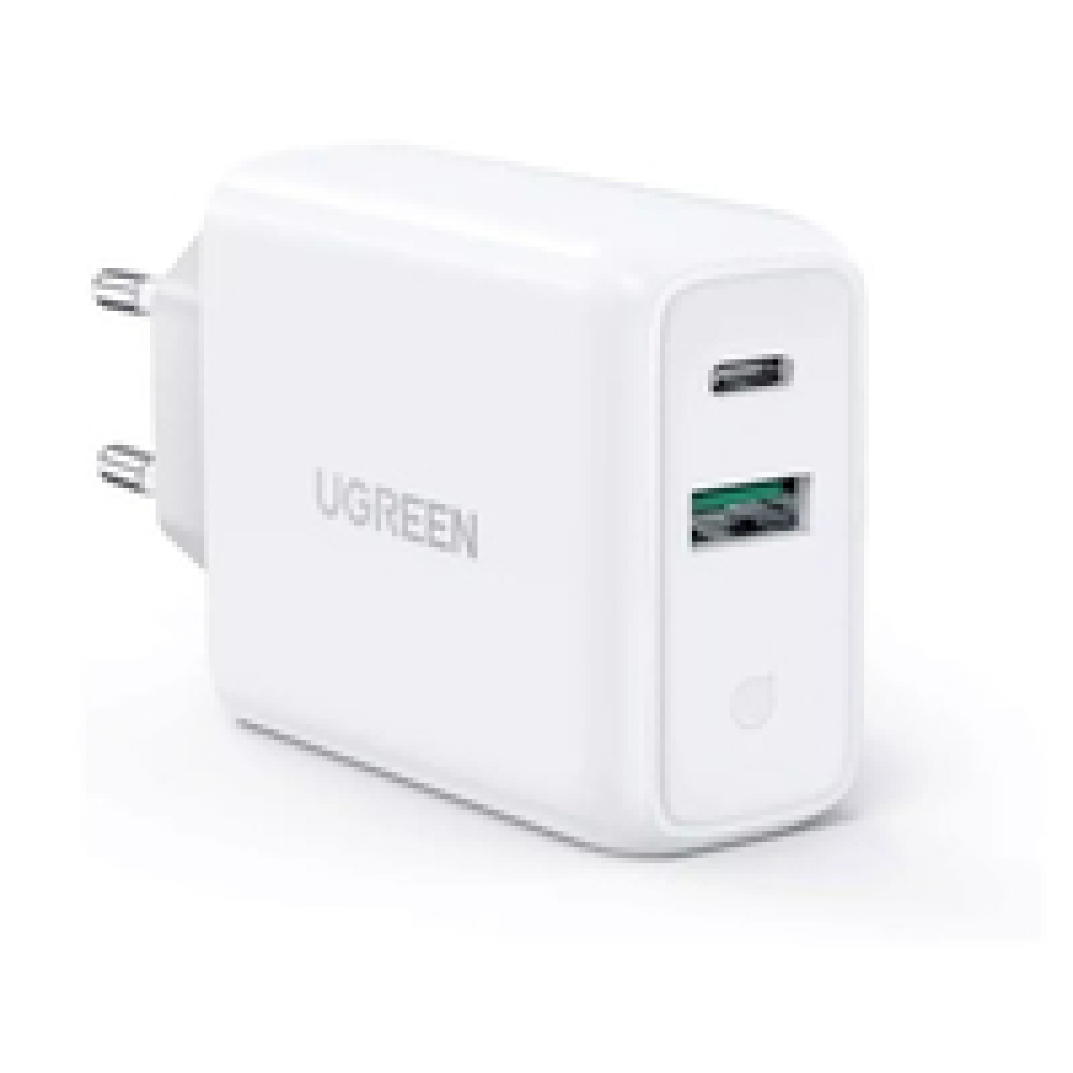 Weißes UGREEN-Ladegerät mit zwei USB-Anschlüssen. Es hat das UGREEN-Logo und ist auf weißem Hintergrund.