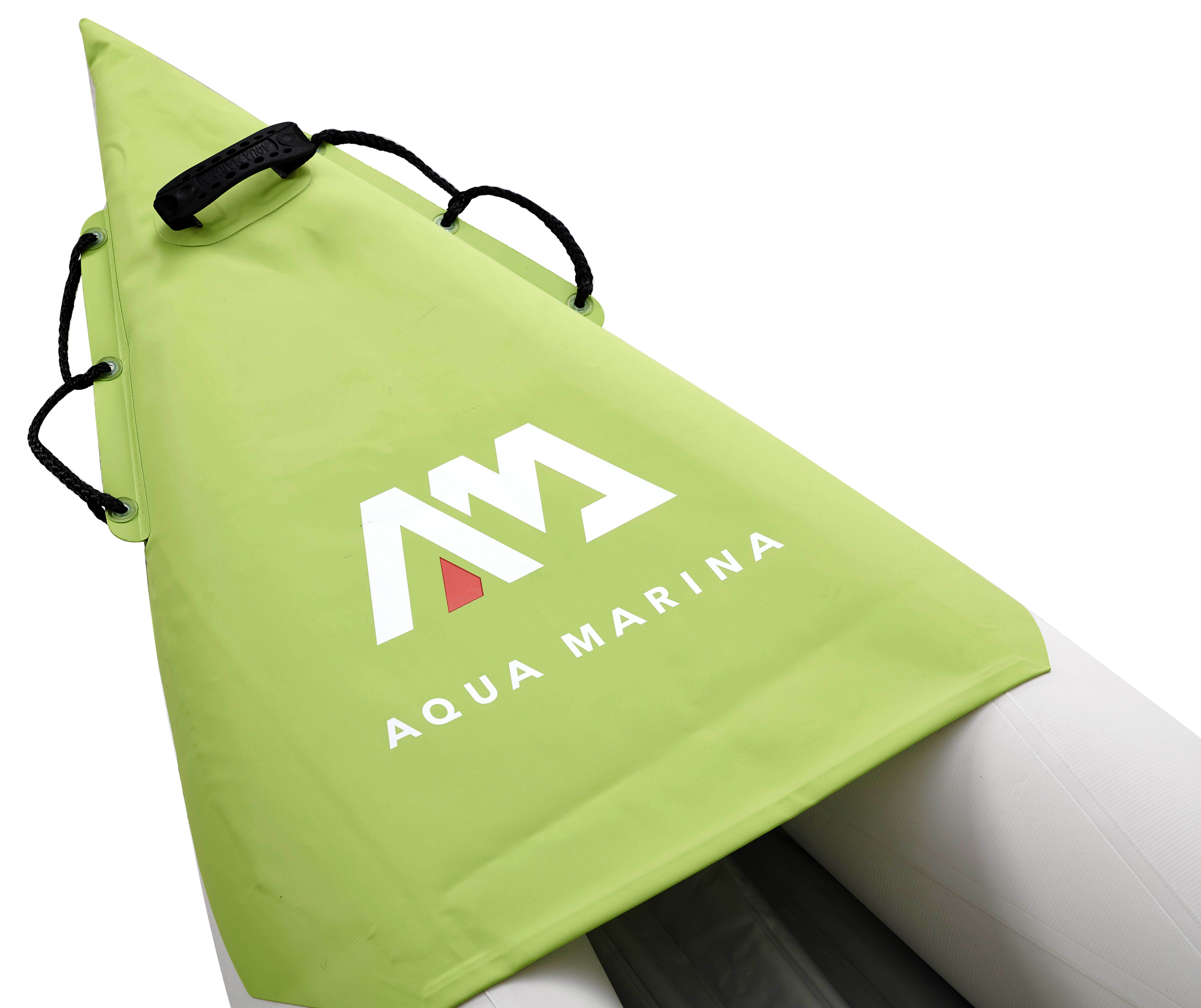 Grüner und weißer aufblasbarer Kajakbug mit Griff und Seil. Aqua Marina Logo ist sichtbar.