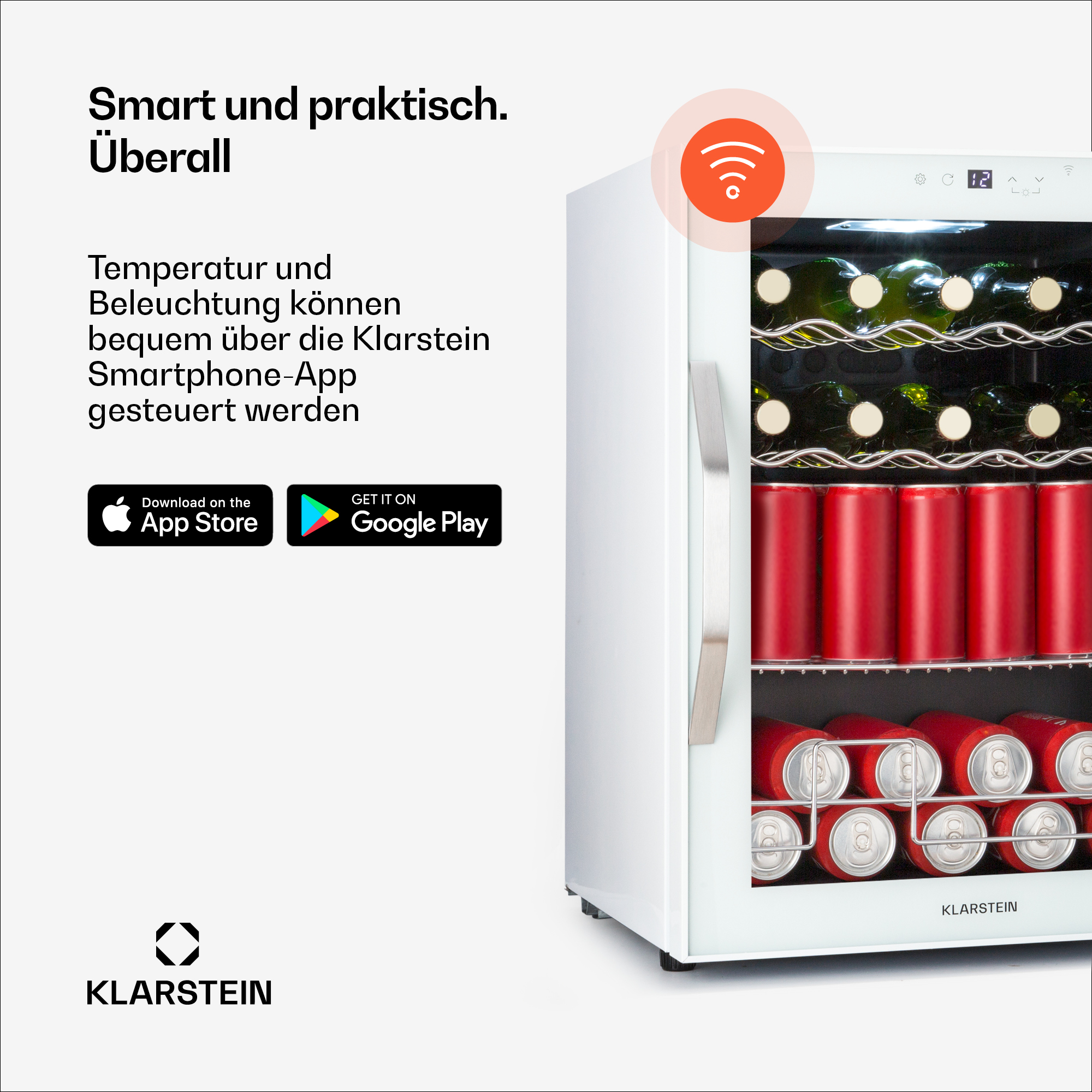 Un refrigeratore per vini bianco con porta in vetro, pieno di bottiglie di vino e lattine.