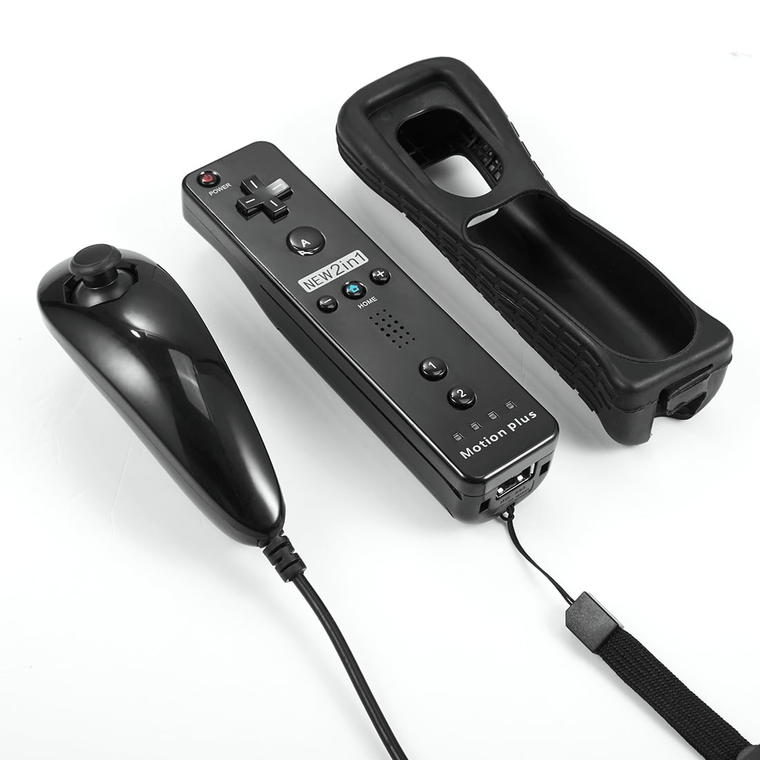 Drei schwarze Wii-Controller, darunter Motion Plus und Fernbedienung mit Band.