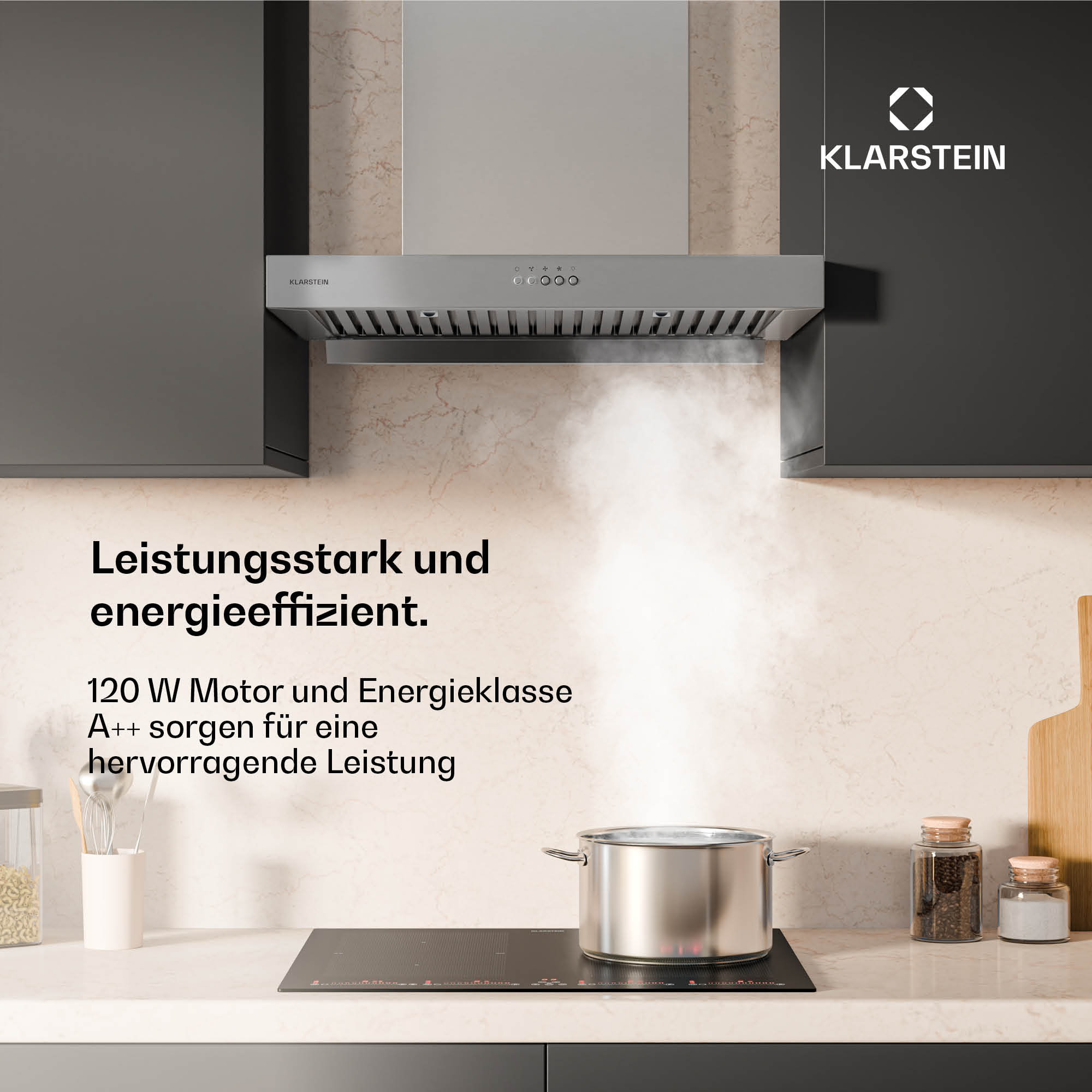 Una campana extractora Klarstein sobre una placa de cocción negra con una olla. Texto: Potente y eficiente energéticamente; Motor de 120W y clase energética A++.