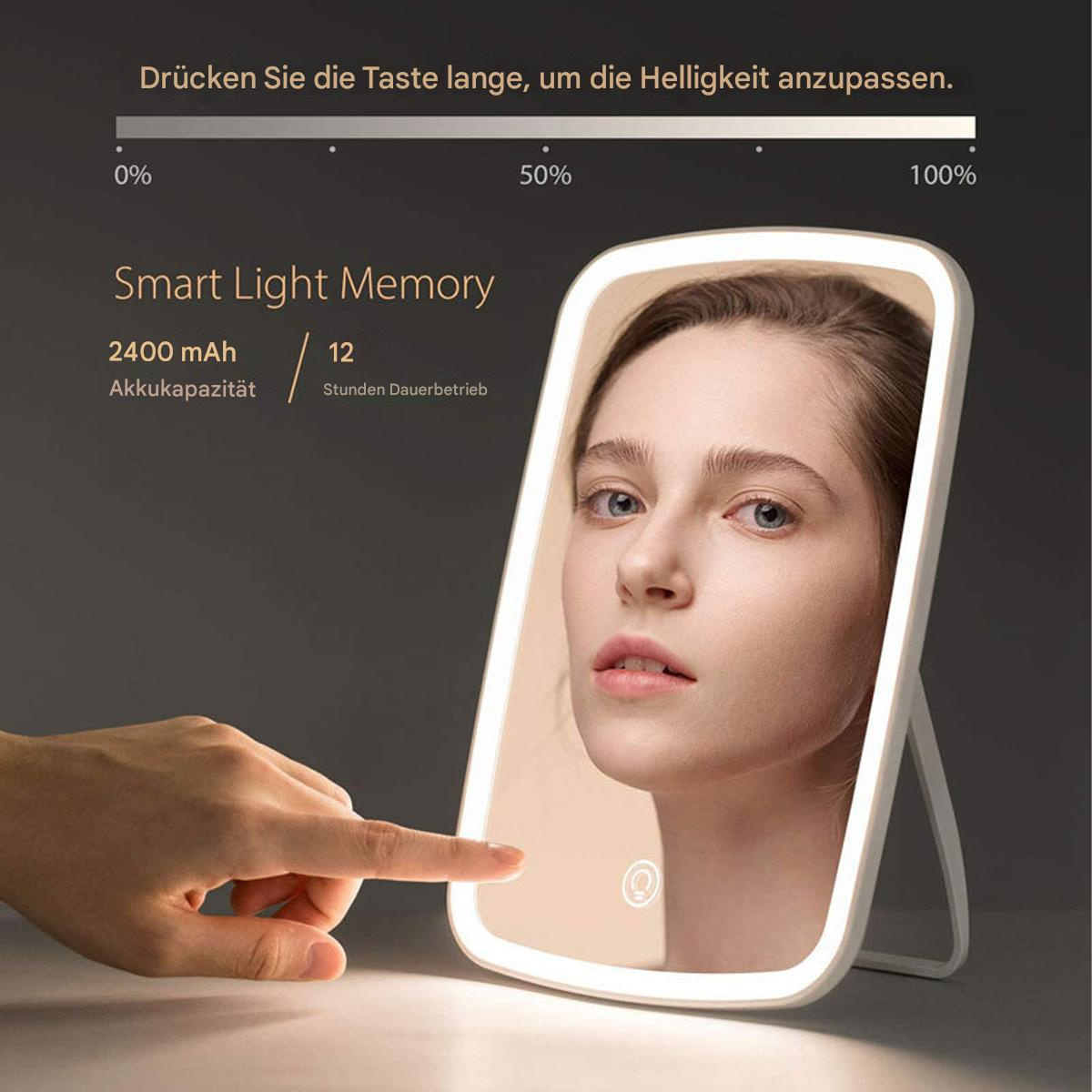 Eine Frau berührt einen beleuchteten Spiegel. Er hat eine Smart-Light-Memory-Funktion.