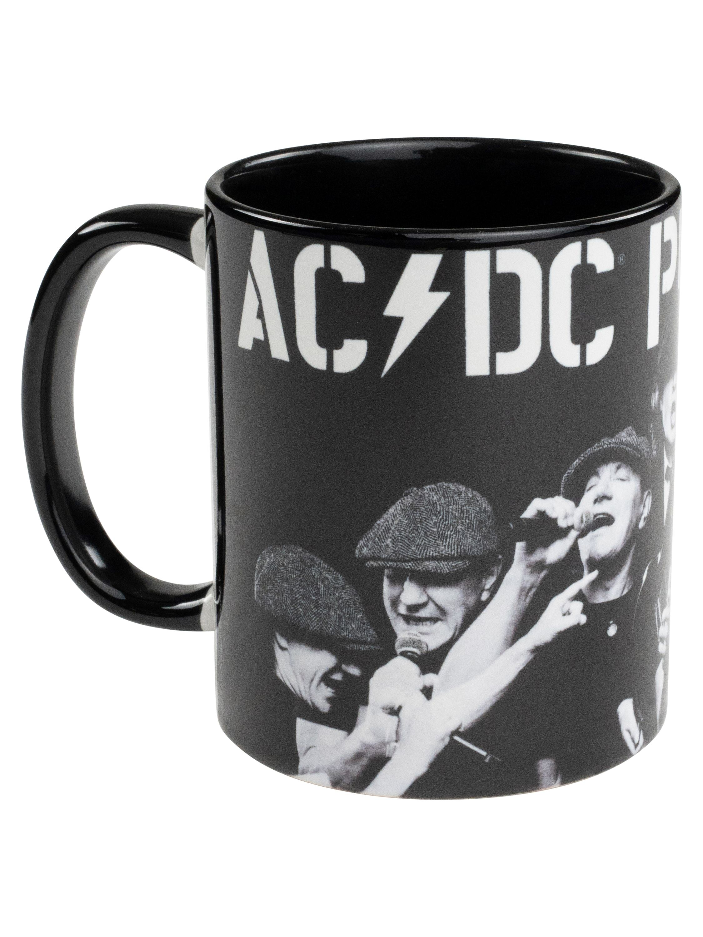 Schwarzer AC/DC-Becher mit Bandmitgliedern, Logo und Blitzgrafik, isoliert auf weißem Grund.