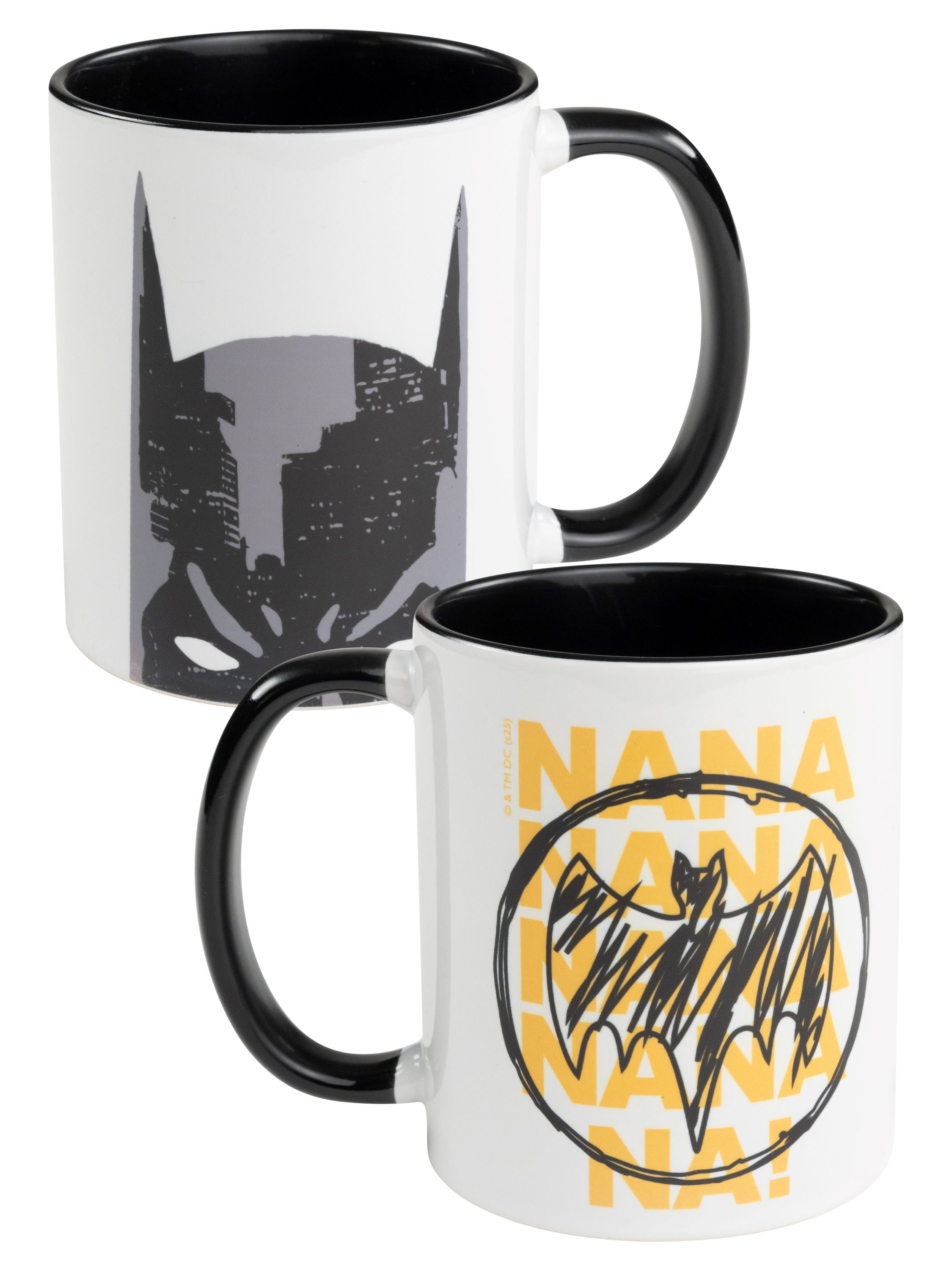 Zwei weiße Batman-Tassen mit schwarzen Griffen. Einer zeigt ein Fledermaussymbol, der andere ein Fledermausdesign mit 'Na Na Na!'