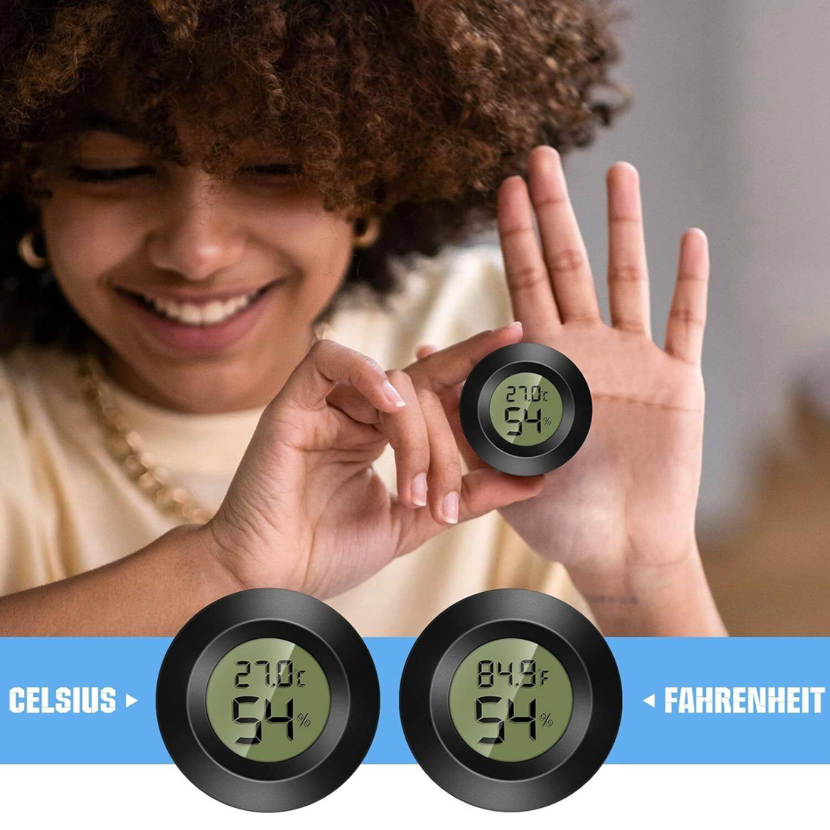 Frau hält Thermometer, zeigt Celsius- und Fahrenheit-Werte.