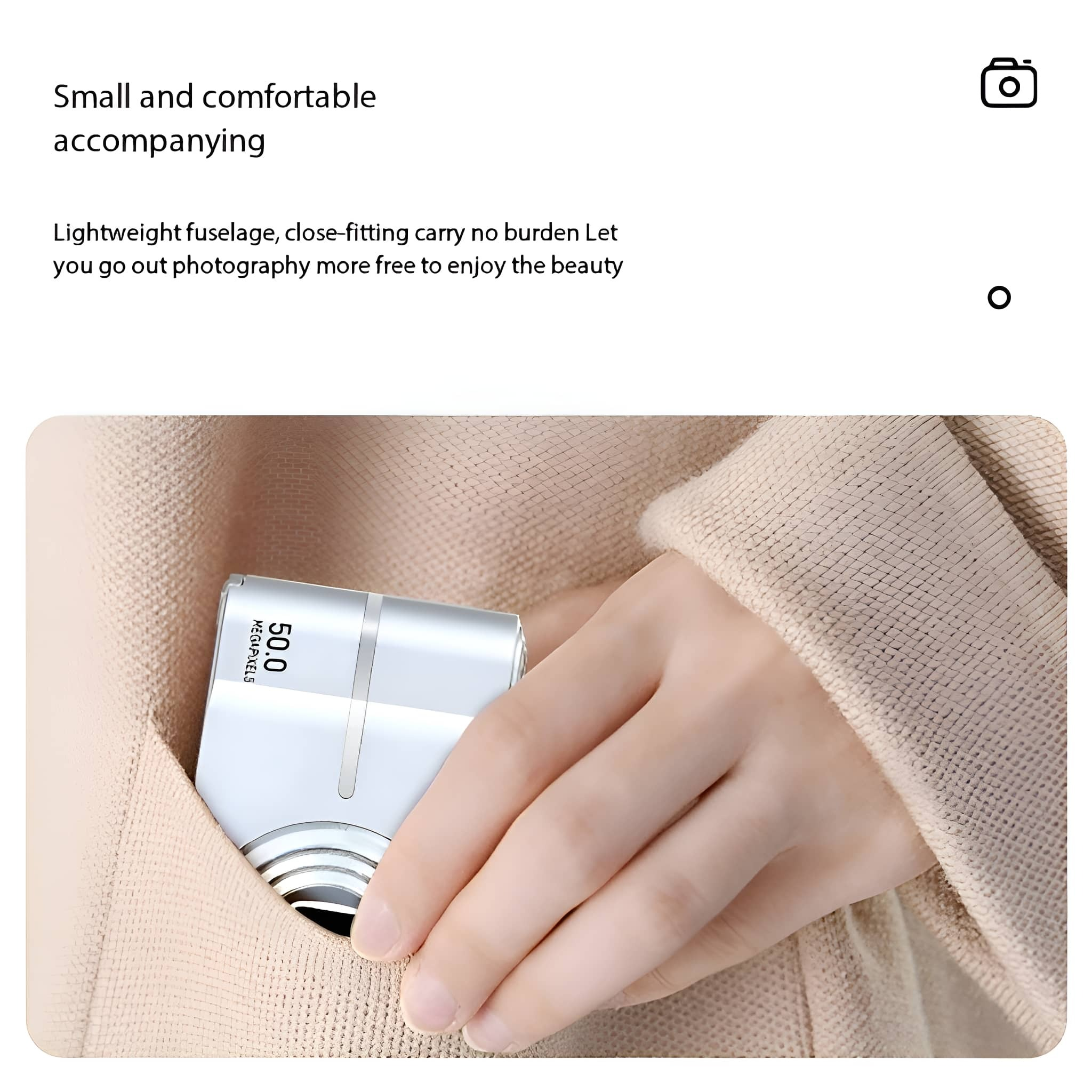 Kleine silberne Kamera in einer Tasche. Text: klein und komfortabel begleiten.