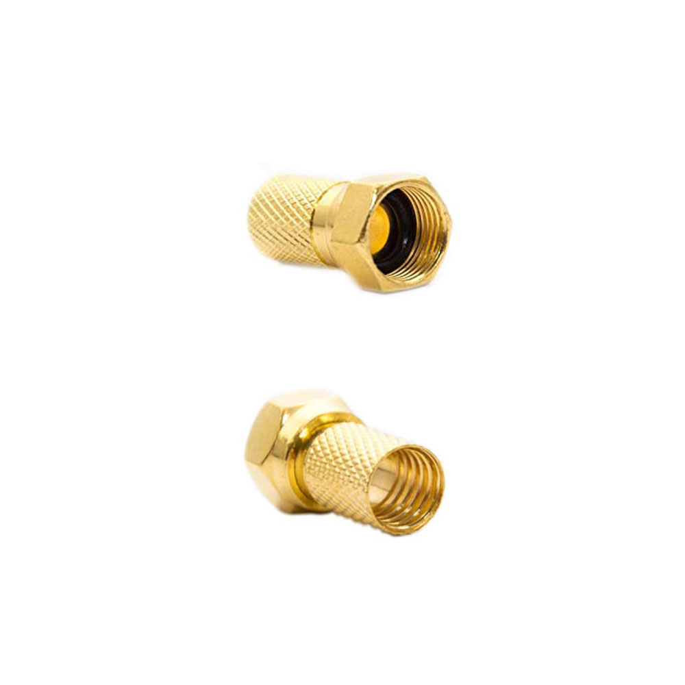 Zwei goldene Koaxialkabelstecker vor weißem Hintergrund.
