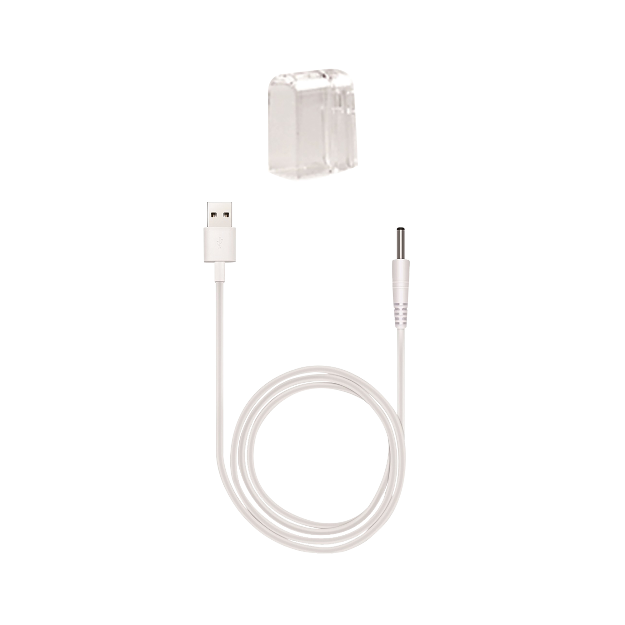 Cable de cargador USB blanco, conector y cubierta de plástico transparente sobre fondo blanco.