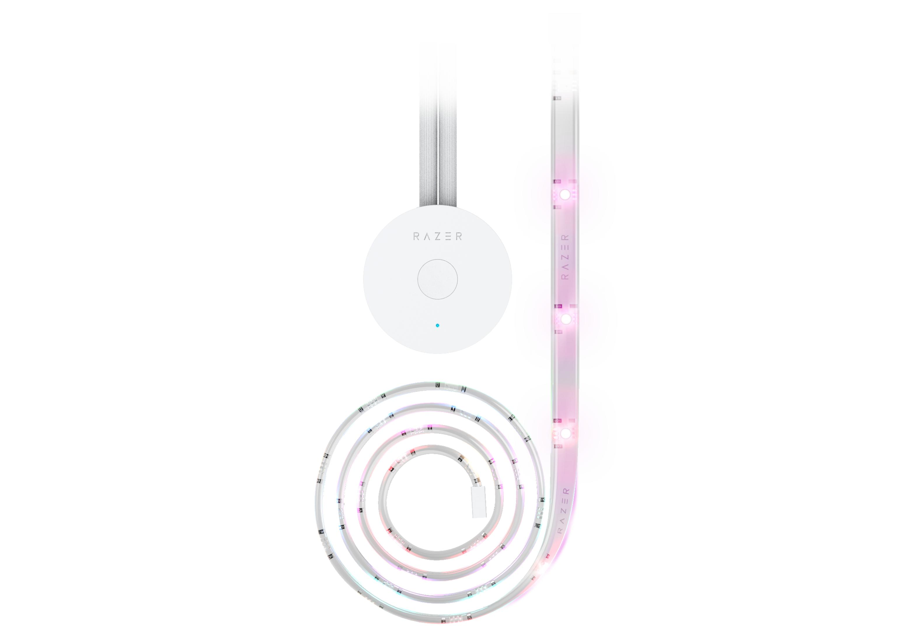 Pasek świetlny i kontroler Razer. Pasek jest zwinięty, z światłami. Białe tło.