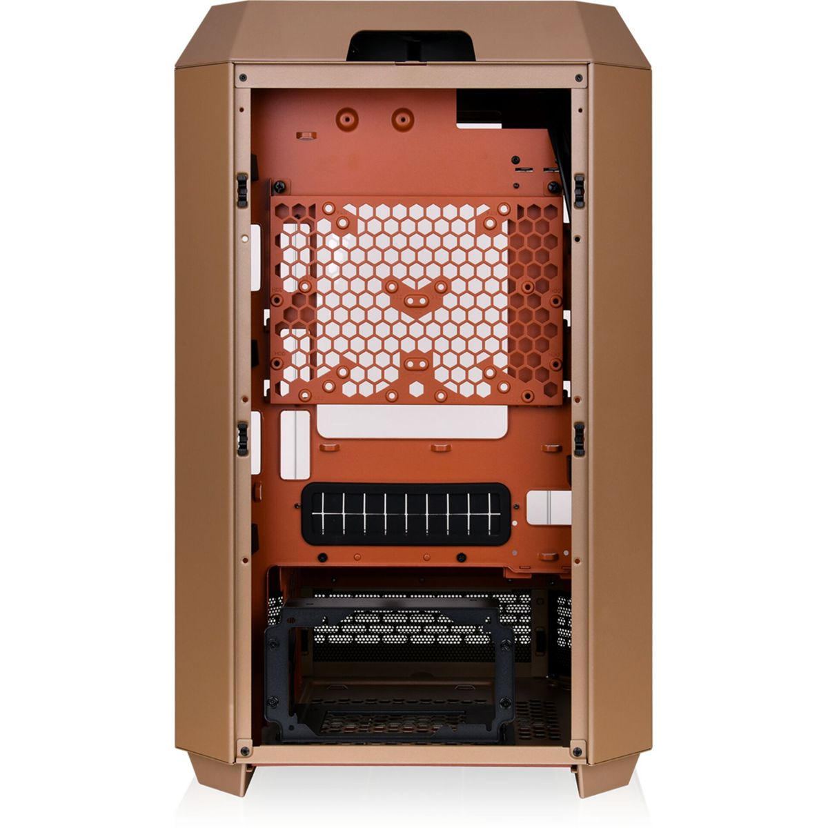 Intérieur de boîtier PC bronze. Intérieur orange, maillage et cadre noirs. Design vide, ouvert.