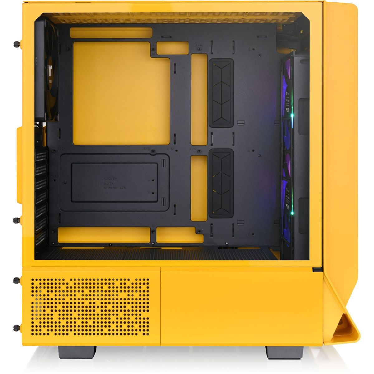 All'interno di un case per computer giallo. Componenti e una ventola sono visibili.