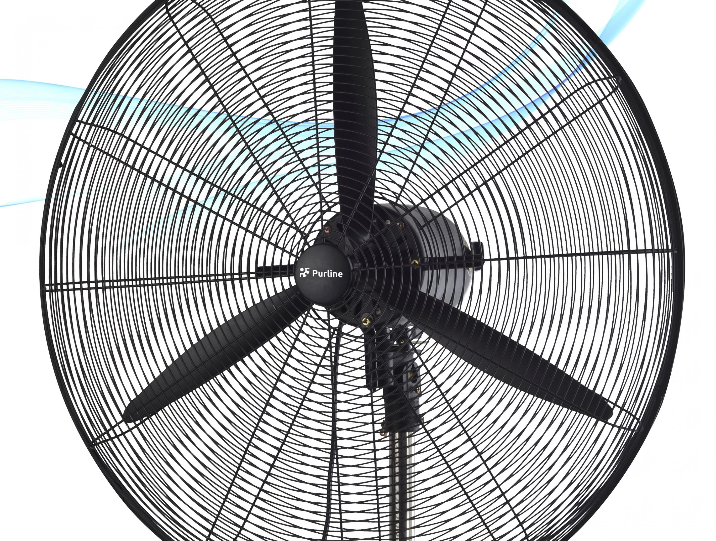 Ventilador industrial negro con tres aspas. Aspas y jaula visibles.