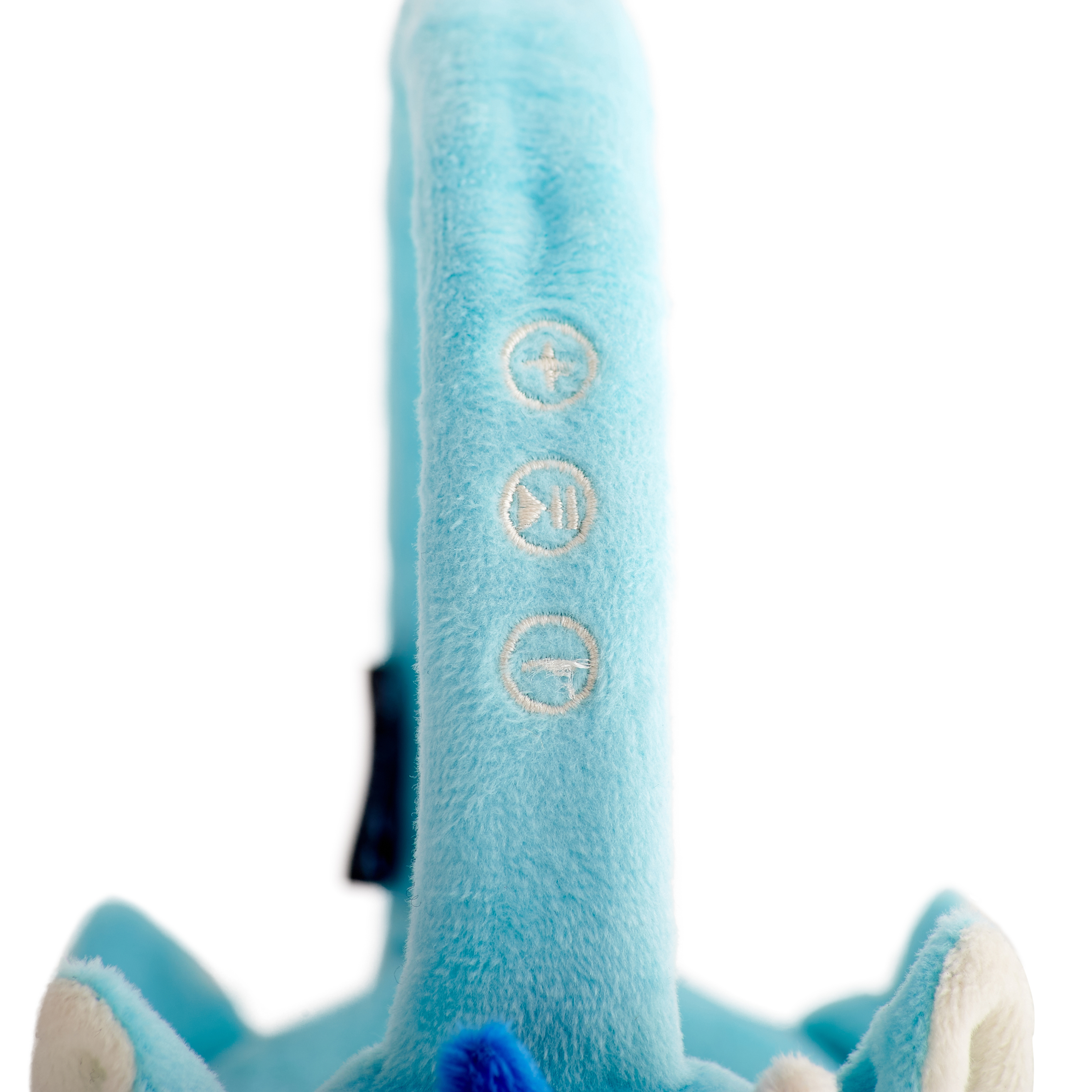 Hoofdbandgedeelte van een blauwe pluche koptelefoon. Met plus, play en min knoppen in het wit.