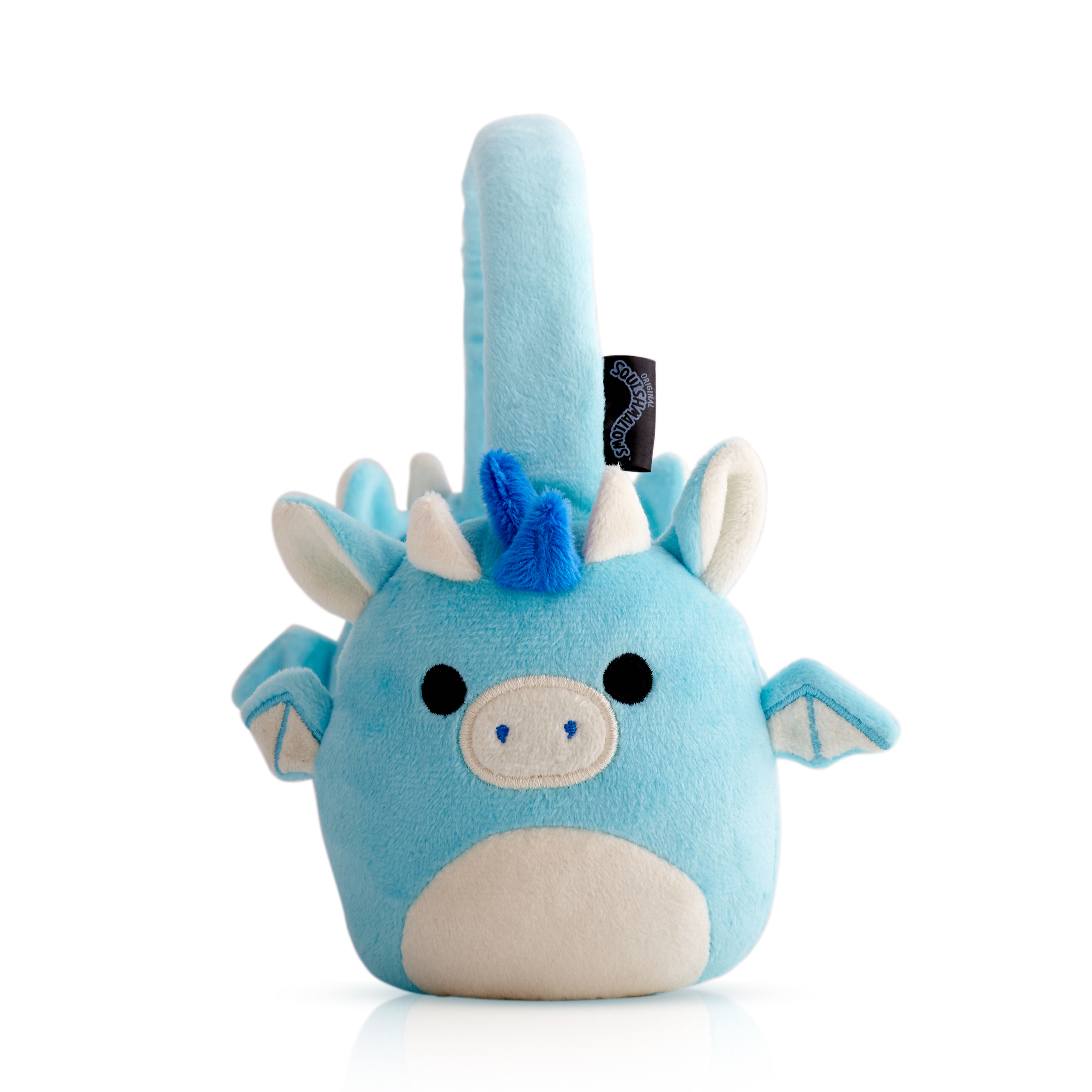 Een blauw drakenknuffel met een lichtblauwe body, witte buik en kleine vleugels.