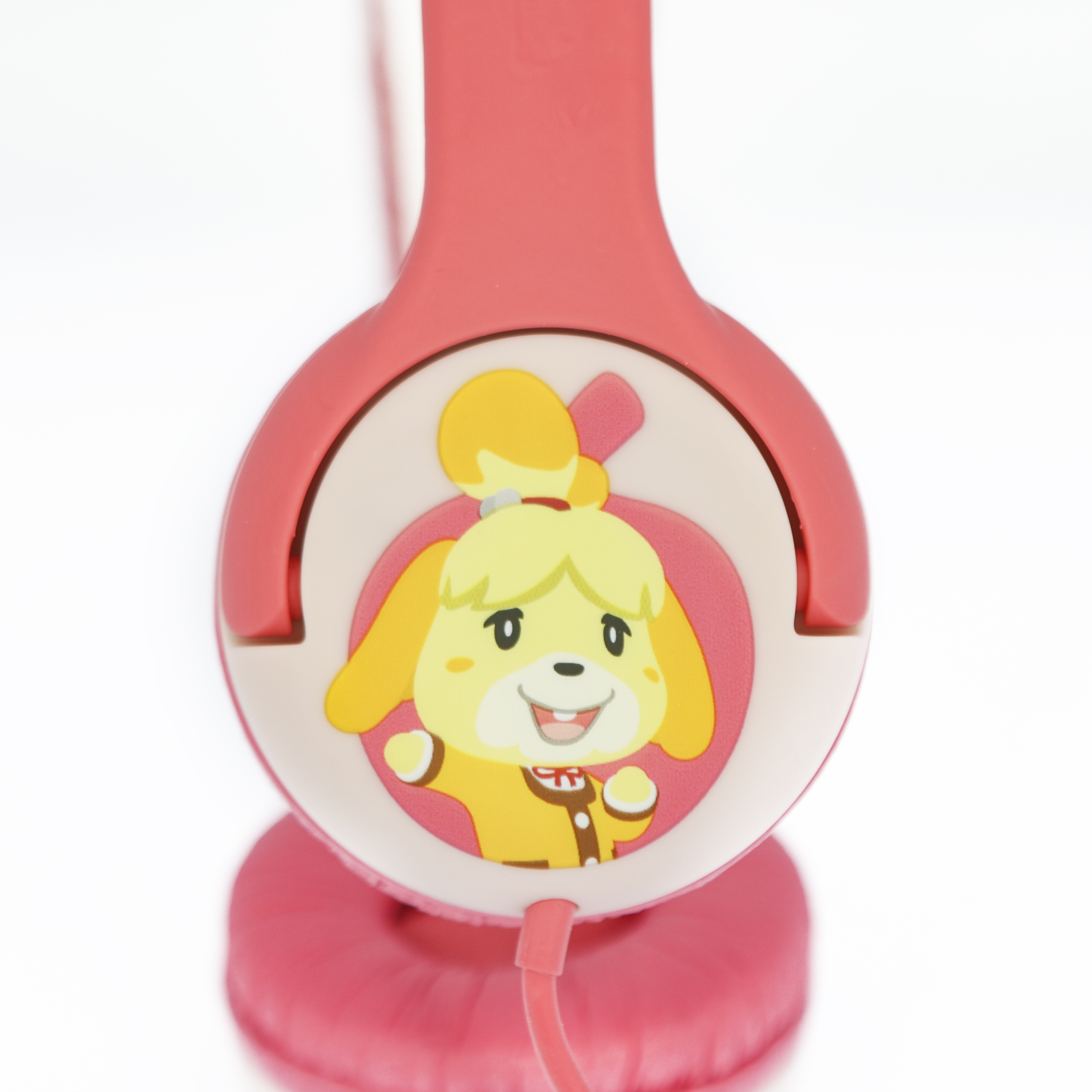 Auriculares rosas. Con Isabelle de Animal Crossing en los auriculares.